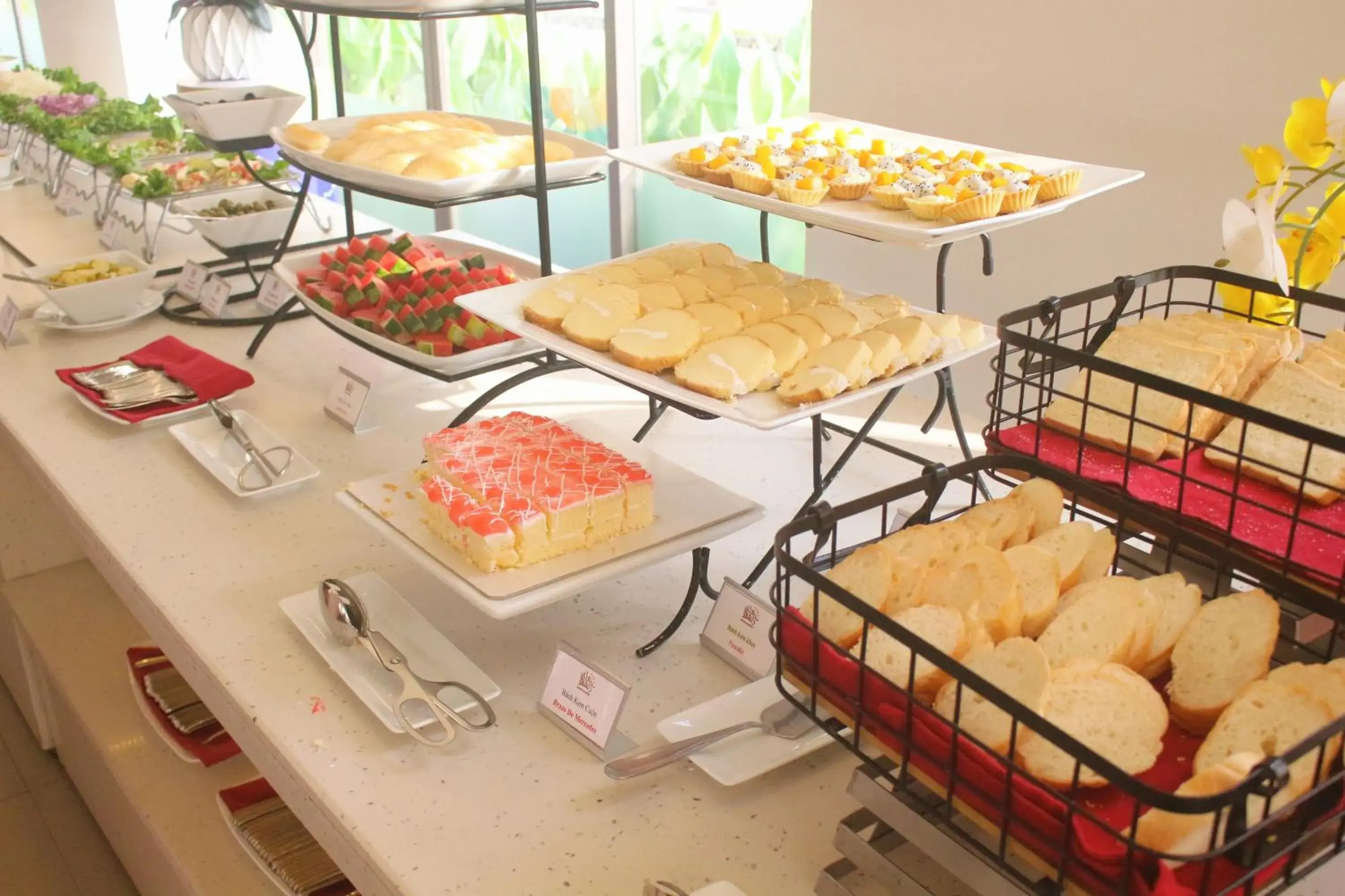 Food and drinks in Dragon Sea Hotel Food and drinks in Dragon Sea Hotel