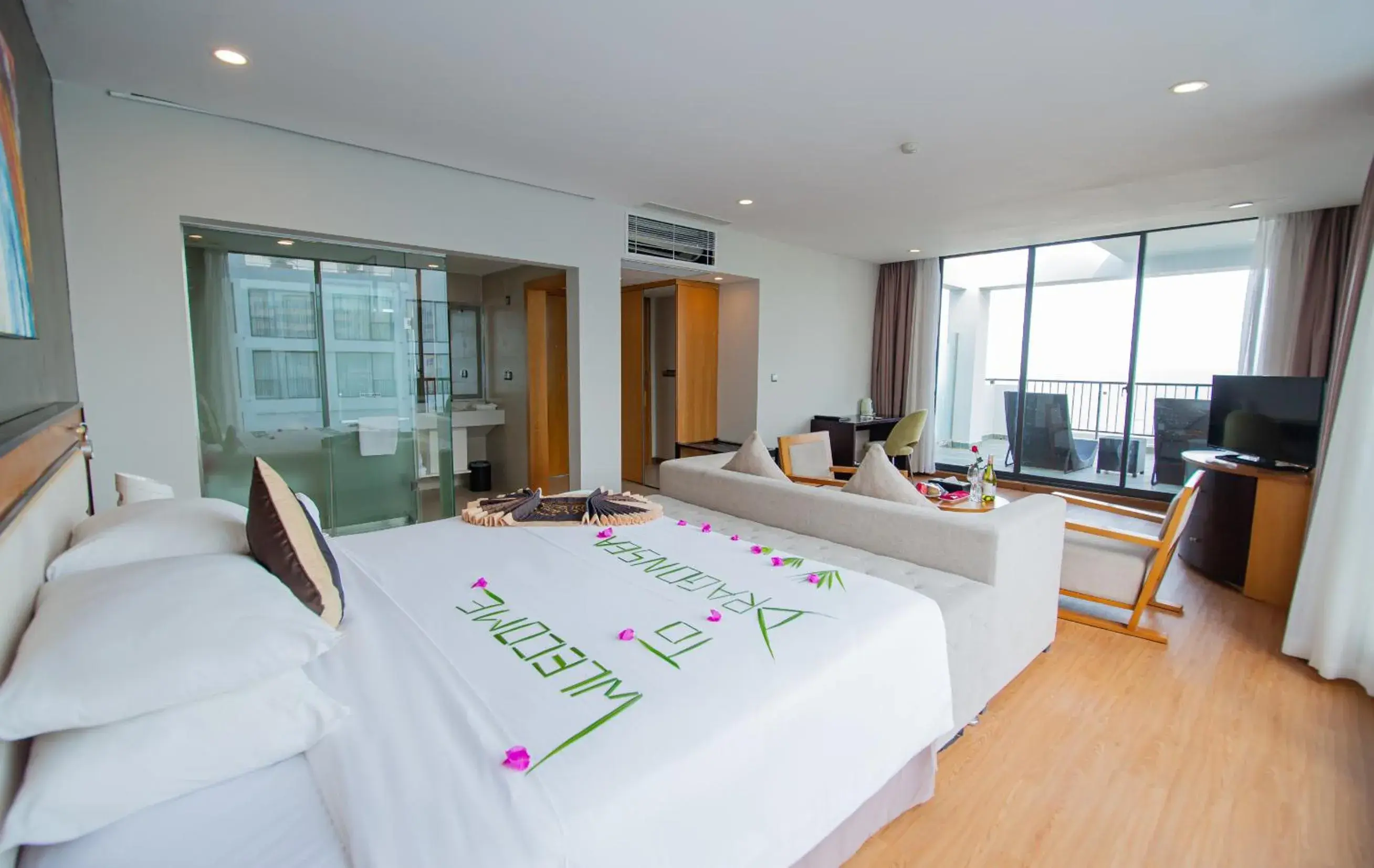 Bed in Dragon Sea Hotel Bed in Dragon Sea Hotel