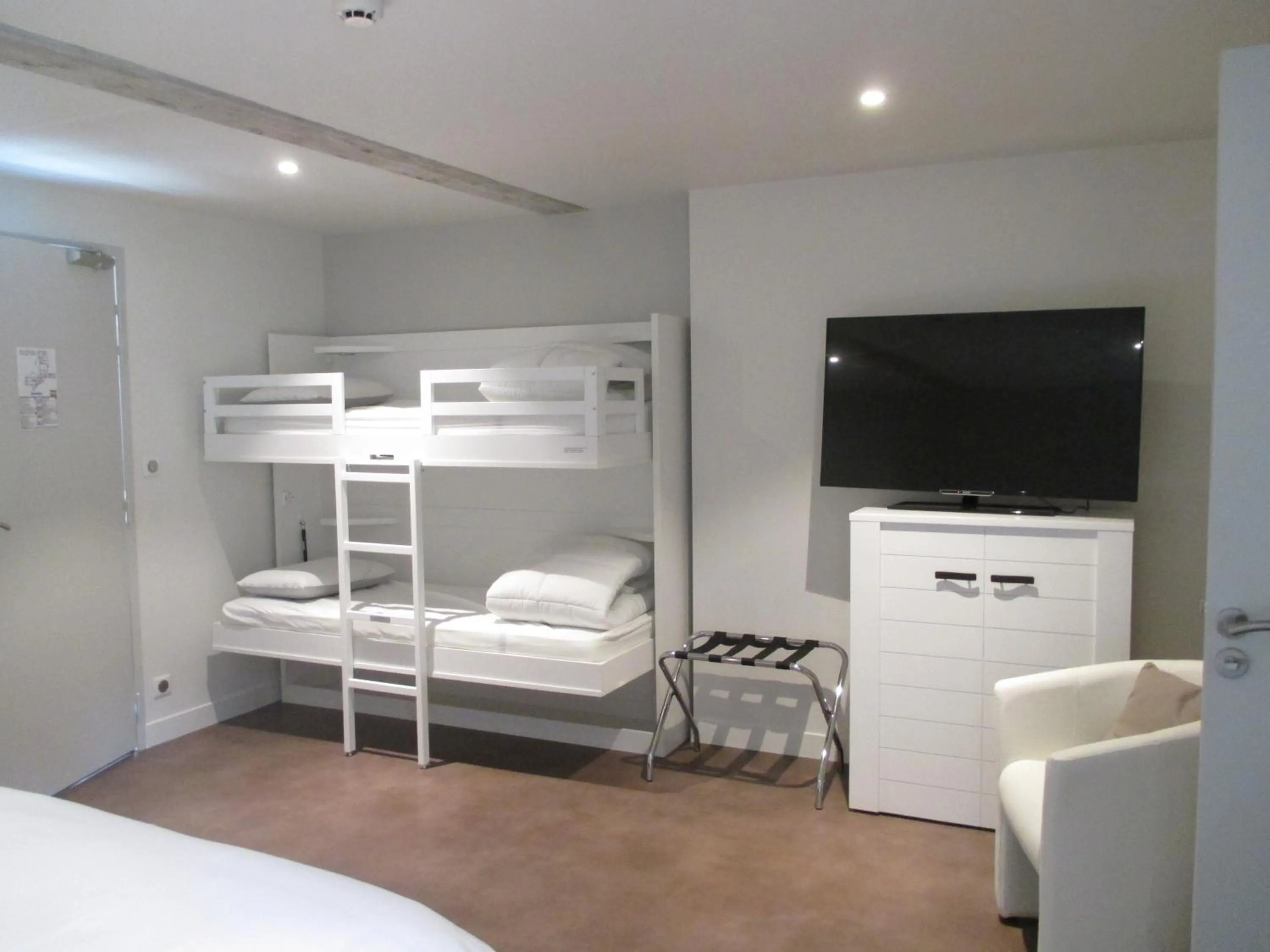 bunk bed, Bed in Hôtel Le Saint Martin