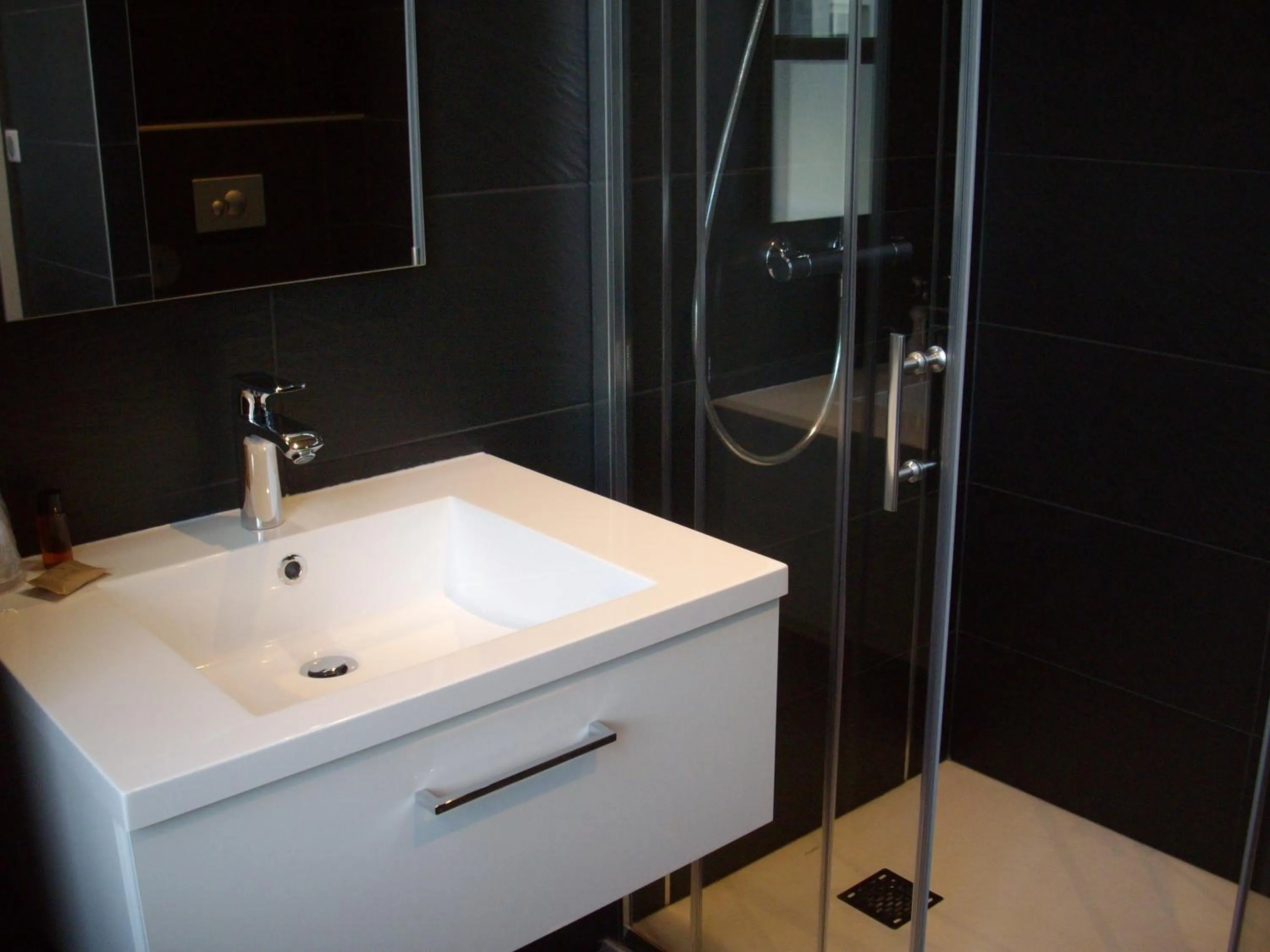 Bathroom in Hôtel Le Saint Martin