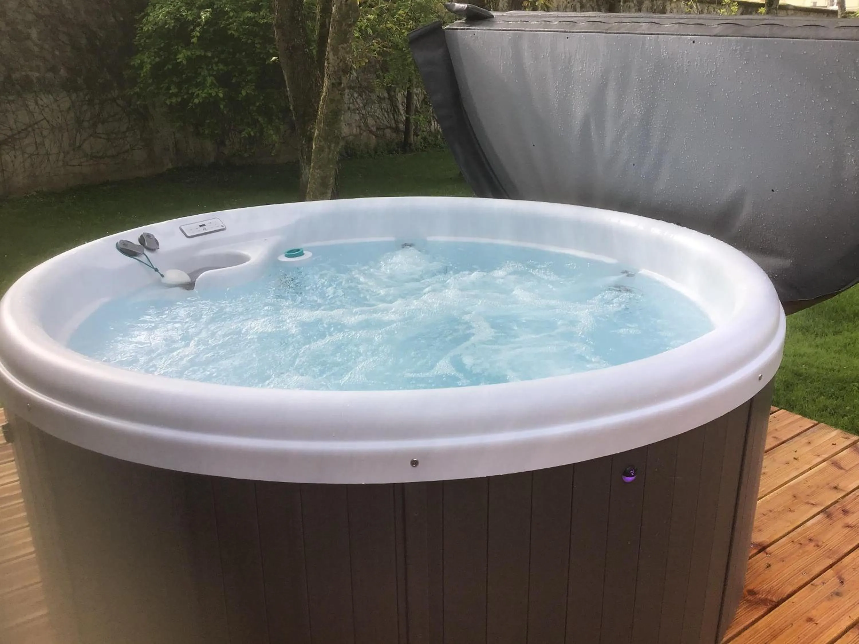 Hot Tub in Hôtel Le Saint Martin