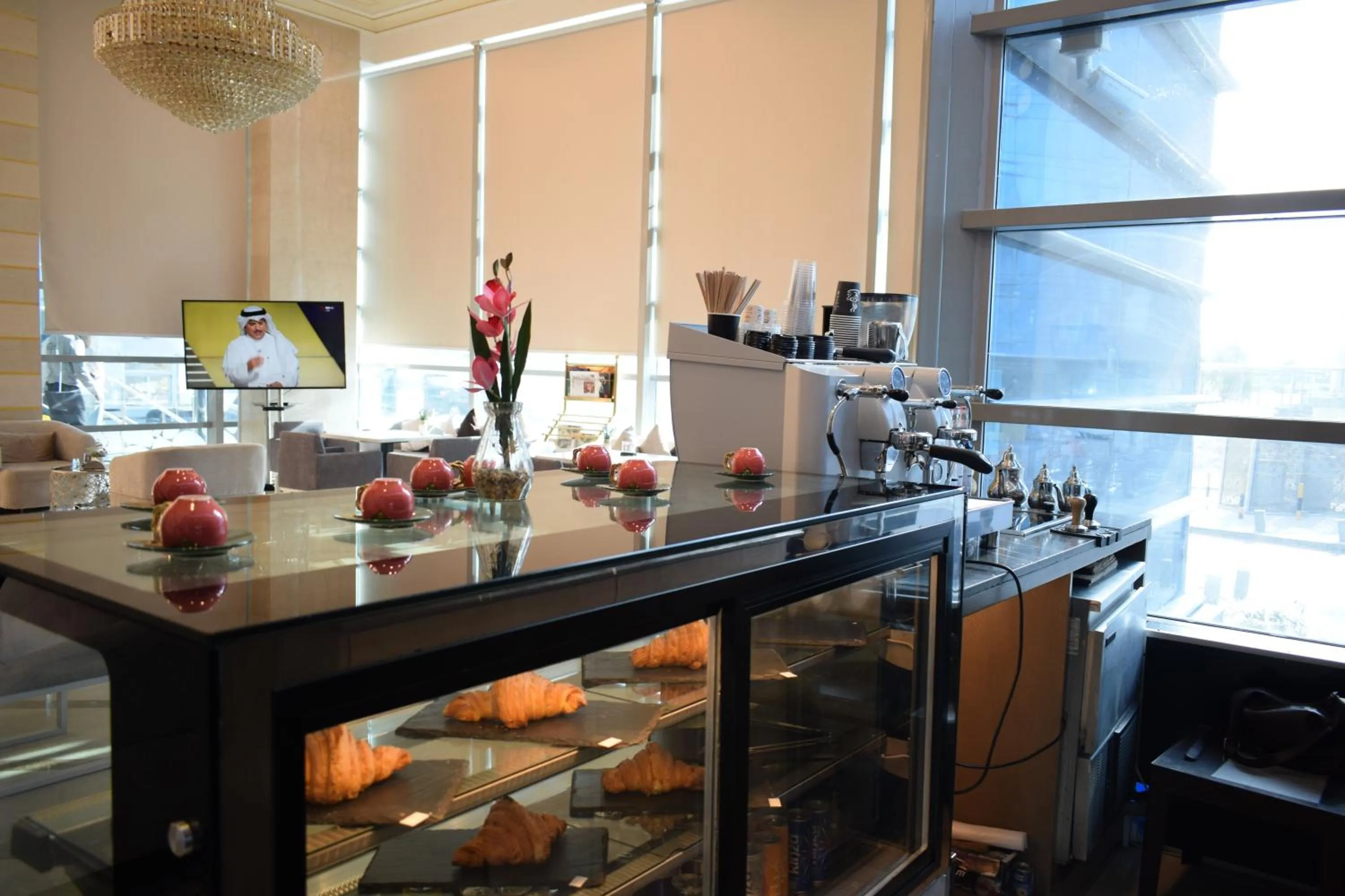 Restaurant/places to eat in Saraya Corniche Hotel