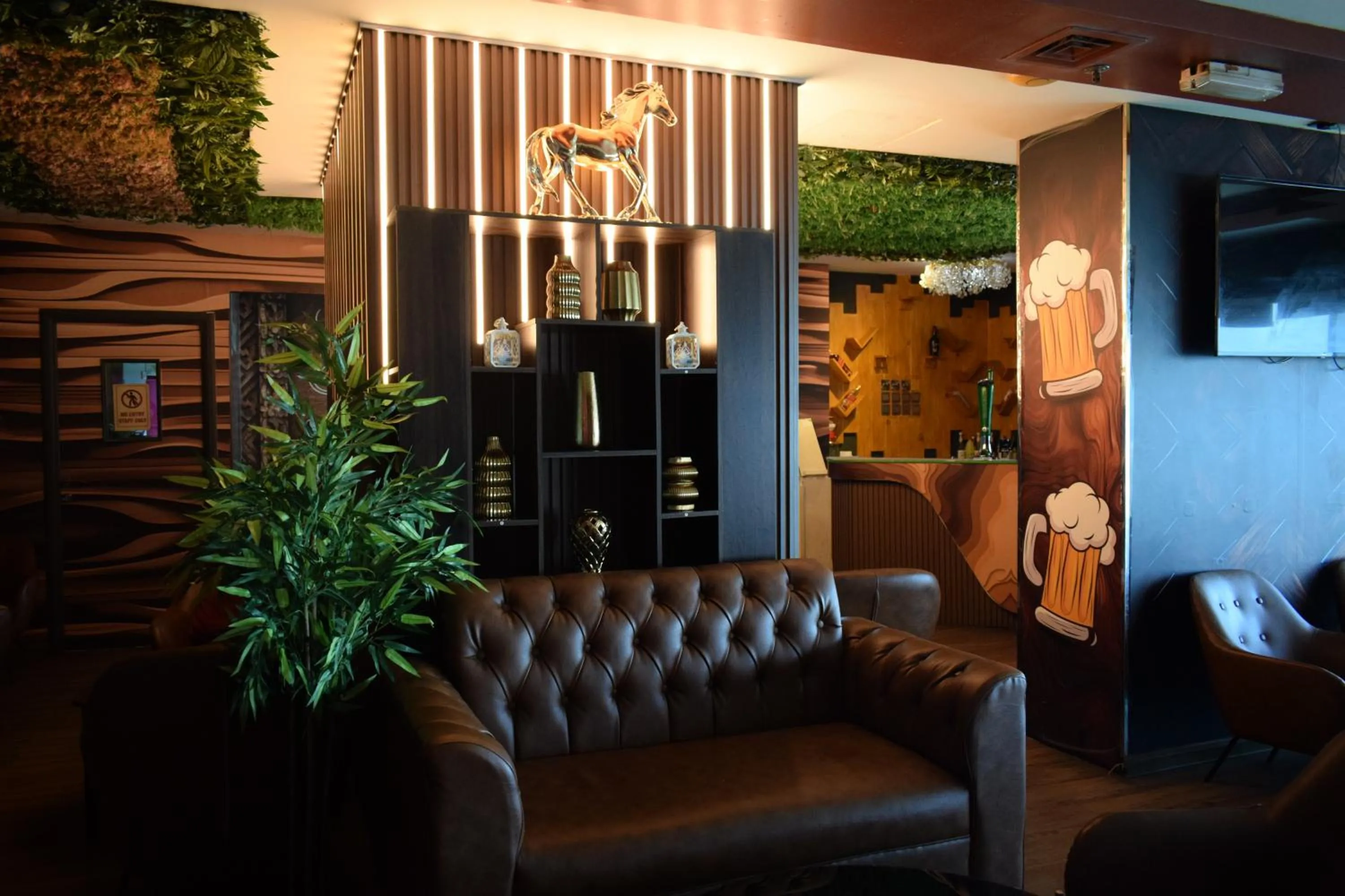 Lounge or bar in Saraya Corniche Hotel