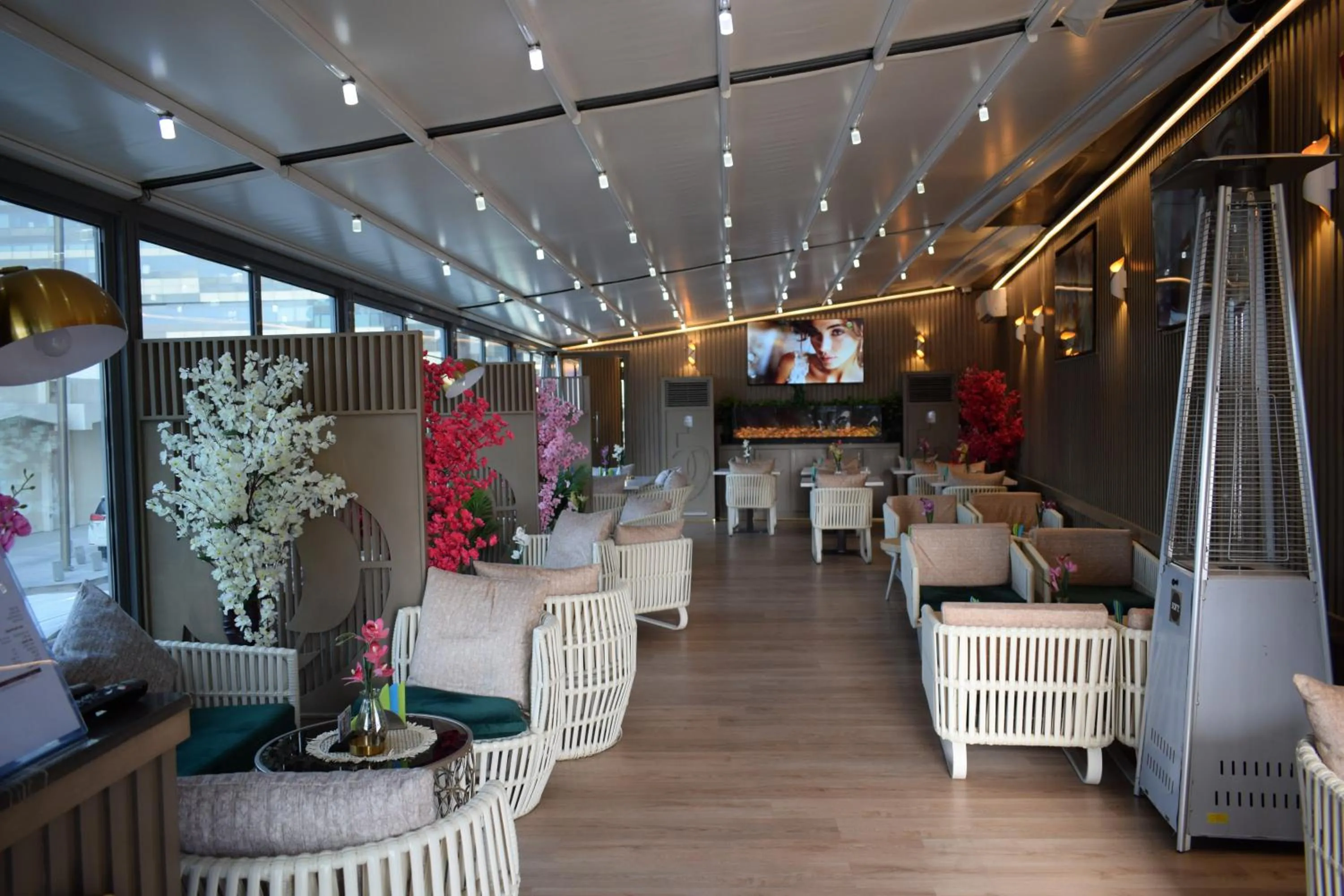 Restaurant/places to eat in Saraya Corniche Hotel