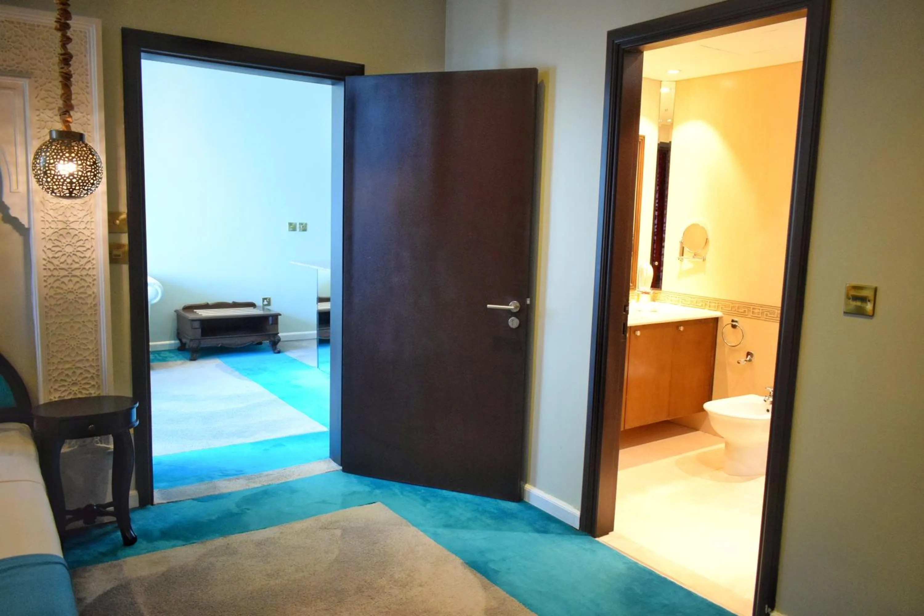 Bathroom, Bed in Saraya Corniche Hotel