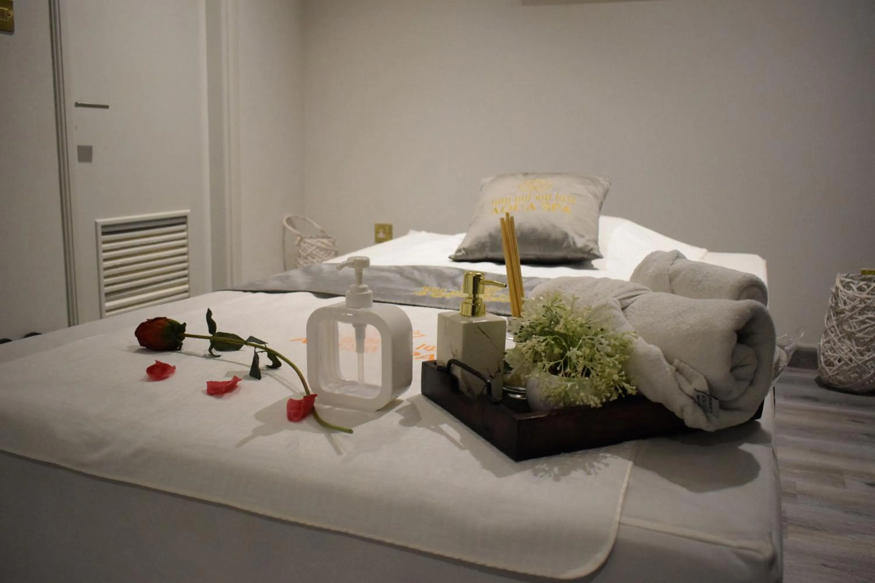 Spa and wellness centre/facilities, Bed in Saraya Corniche Hotel