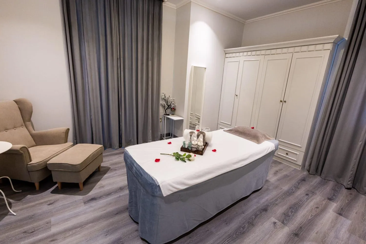 Bed in Saraya Corniche Hotel