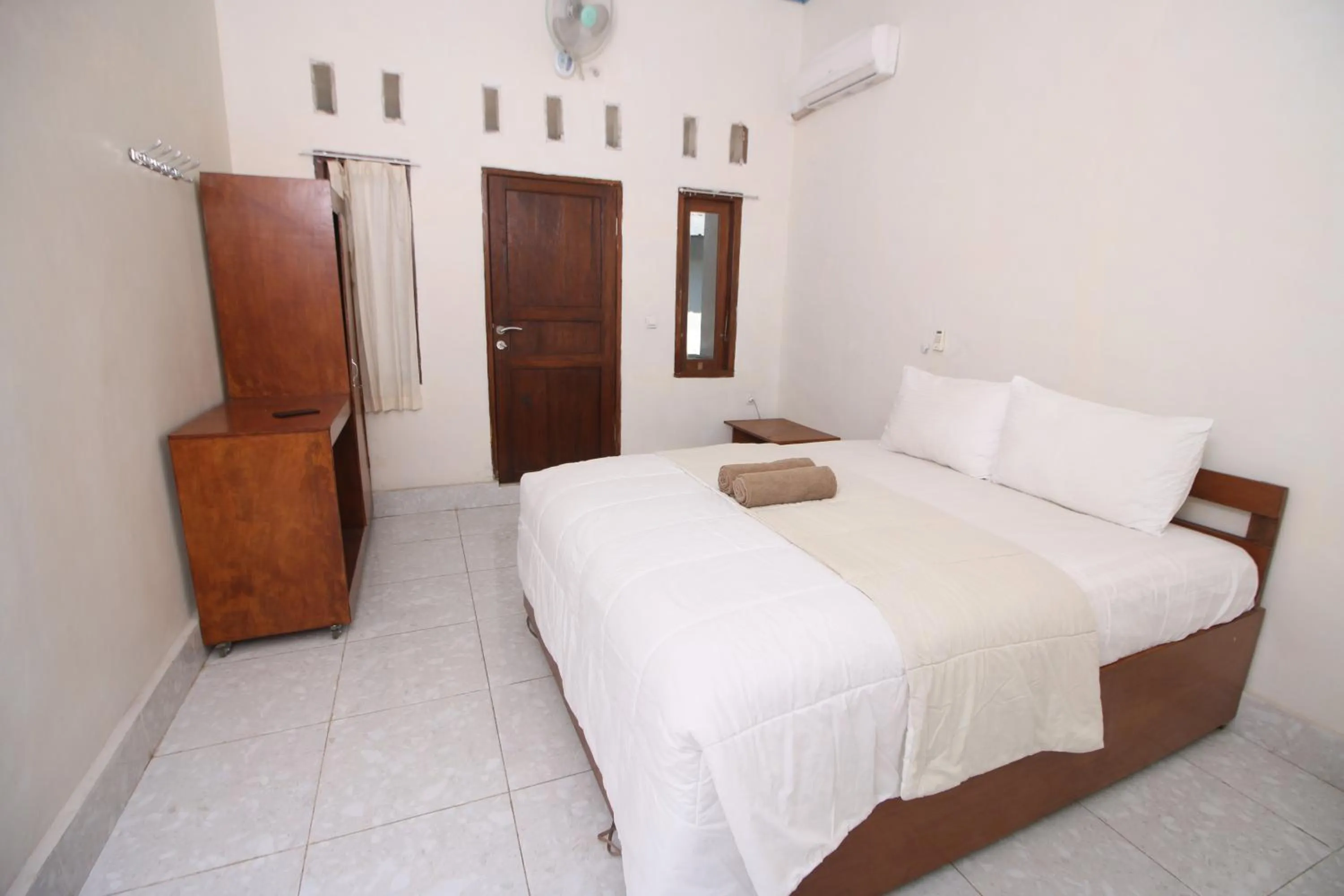 Photo of the whole room, Bed in Sari Laut