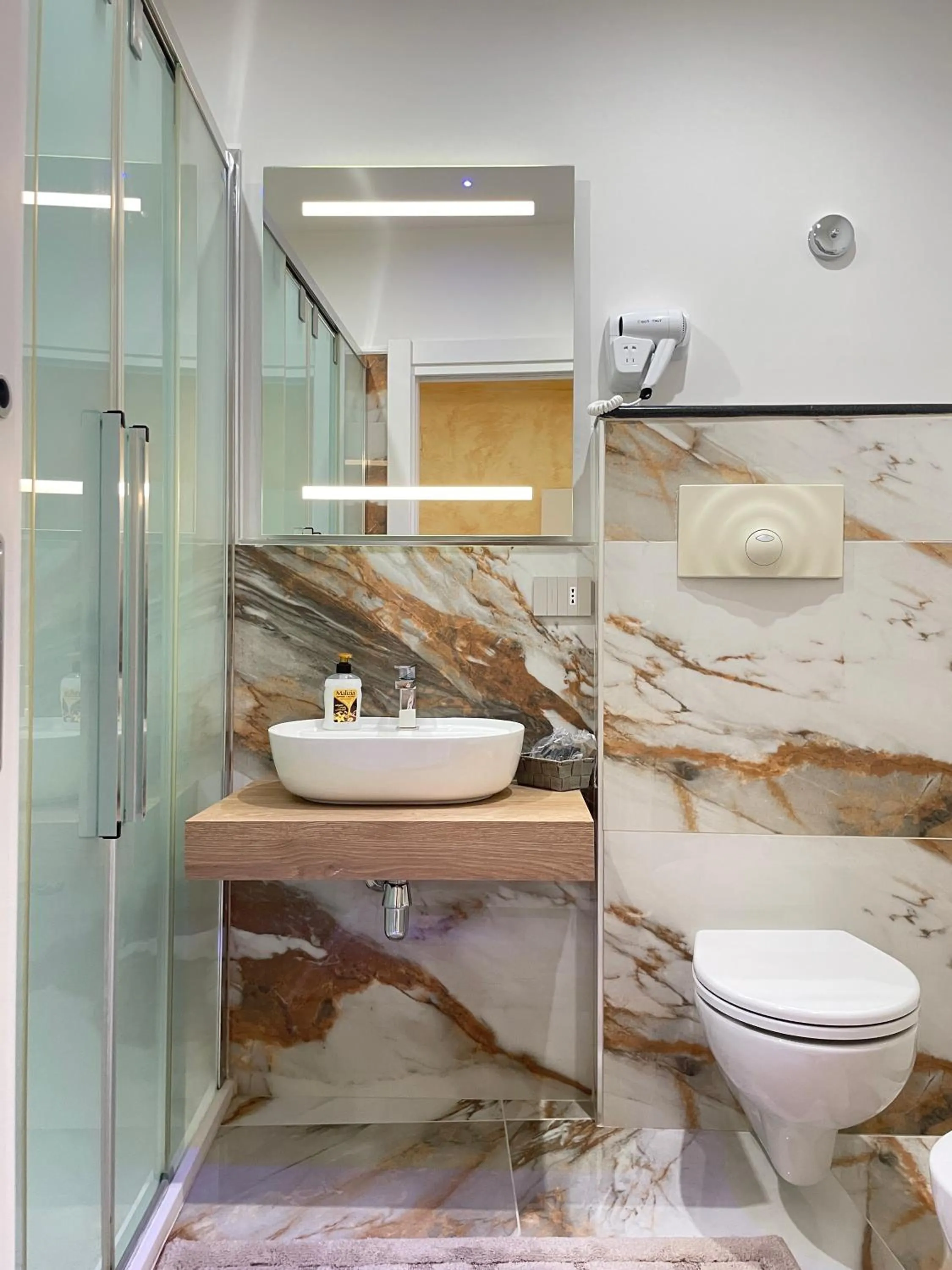 Bathroom in Narcisse