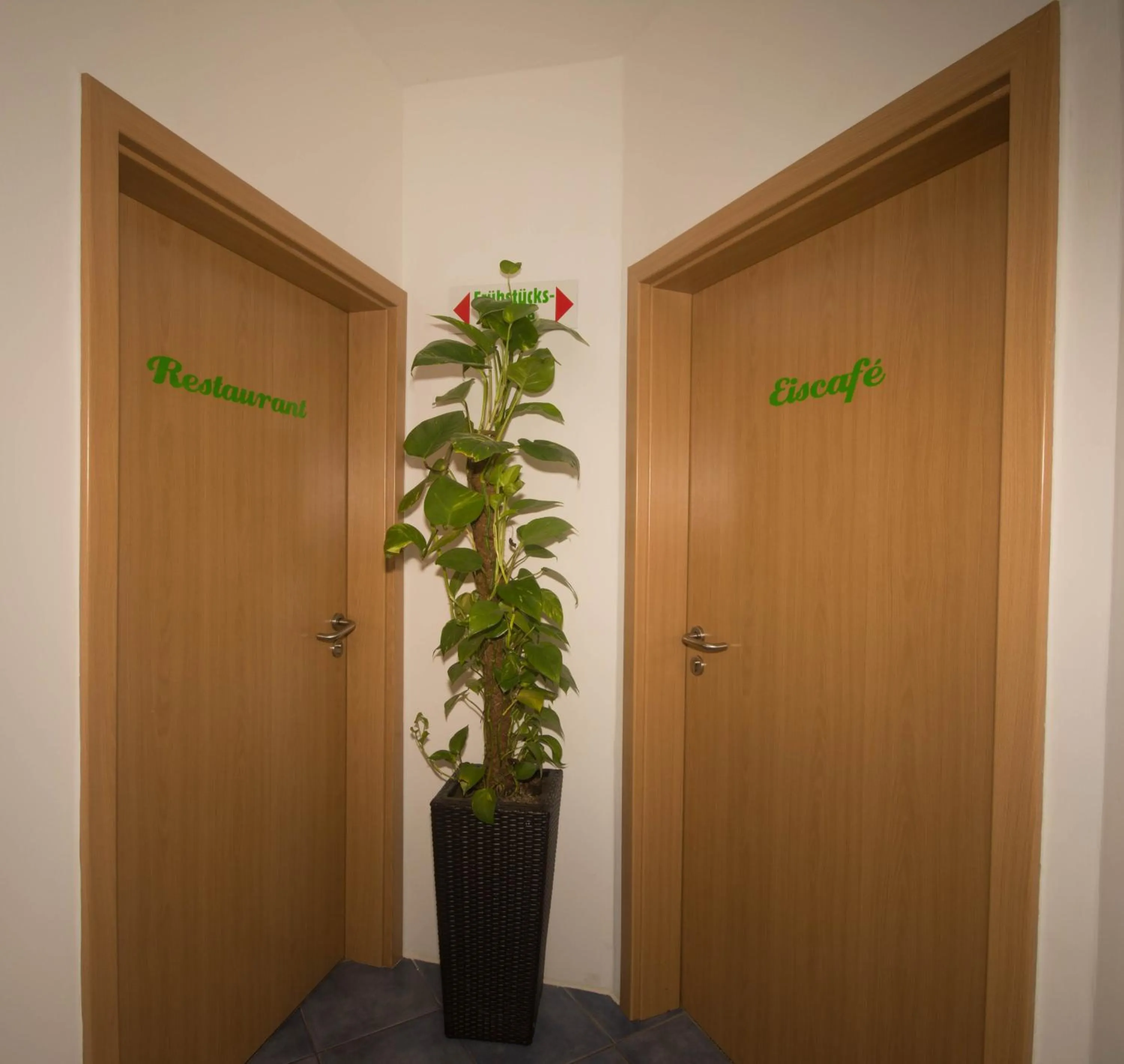 On-site shops in Hotel Sonne am Meer