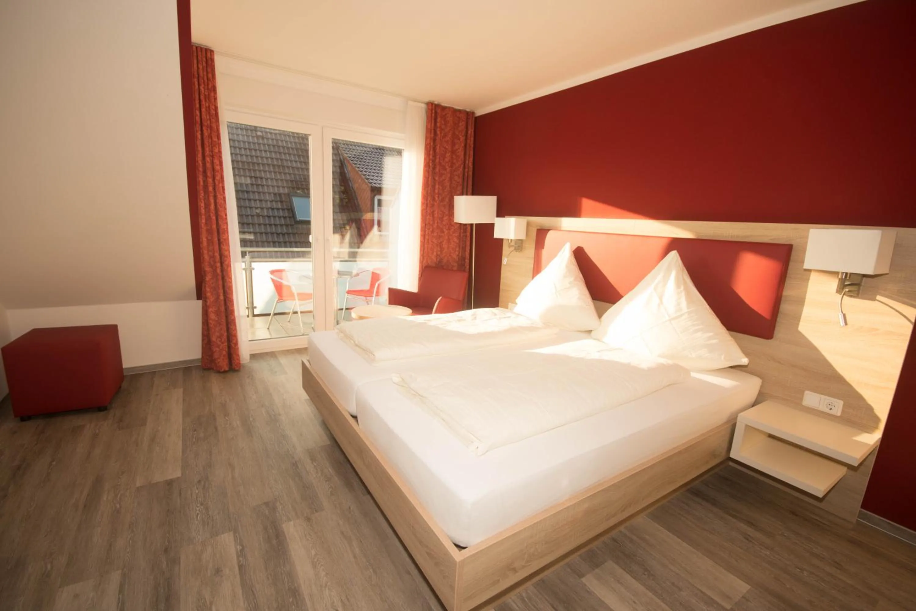 Balcony/Terrace, Bed in Hotel Sonne am Meer