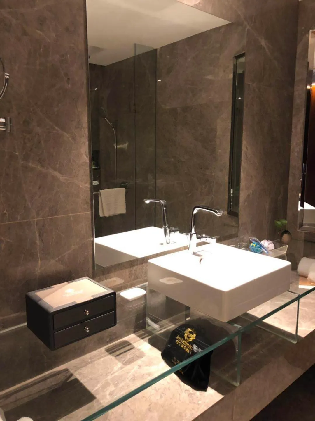 Toilet in Chongqing Jiayu Emperor Hotel