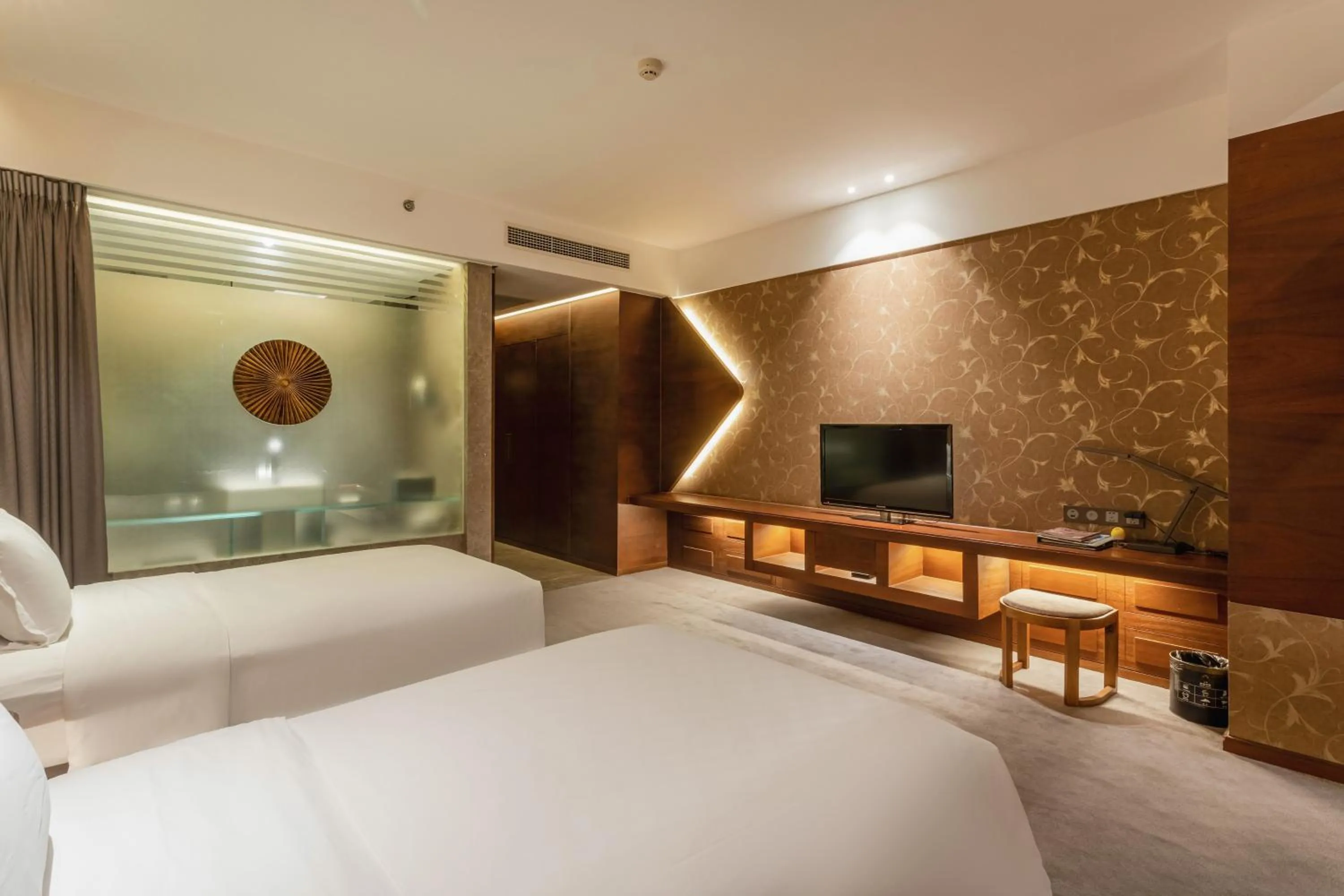 Bed in Chongqing Jiayu Emperor Hotel