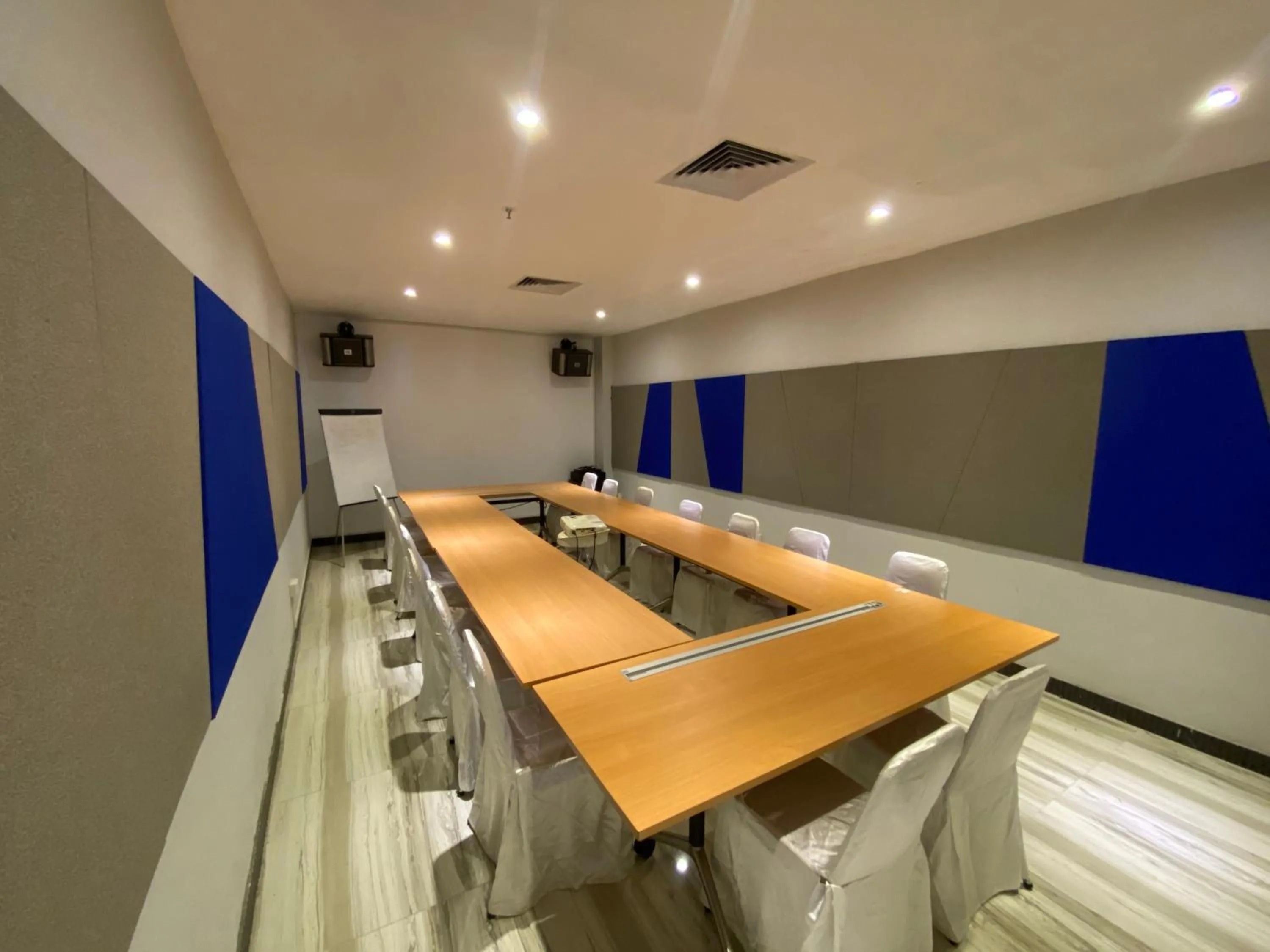 Meeting/conference room in Alltrue Sydney Hotel Batam Center