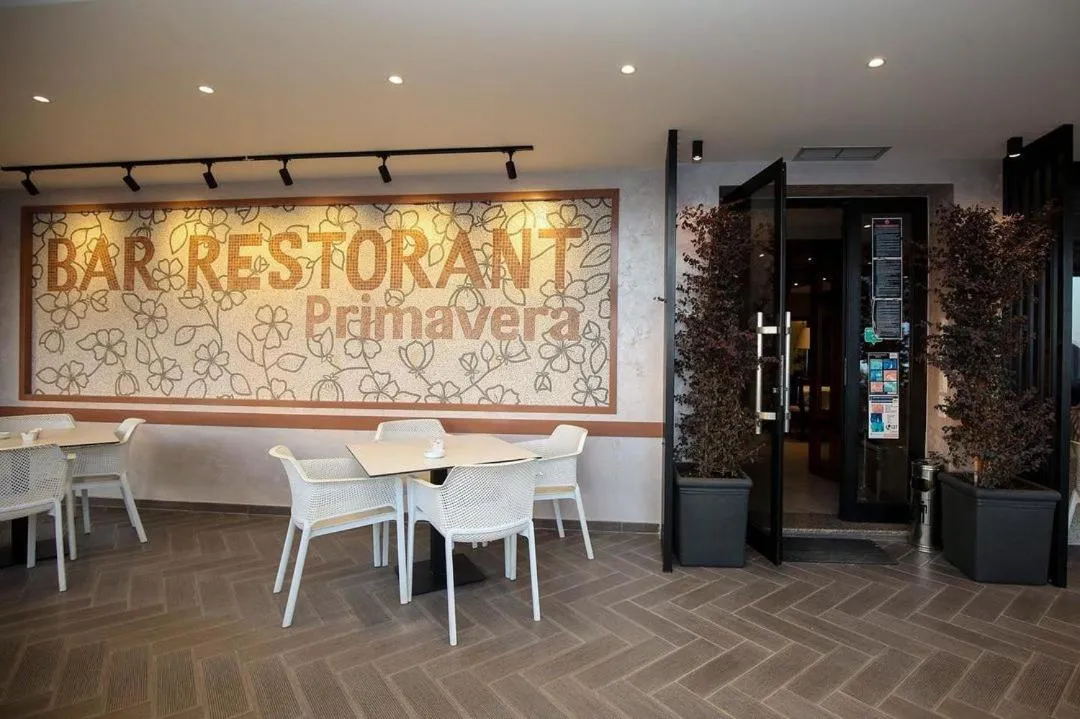 Restaurant/places to eat in Hotel Primavera