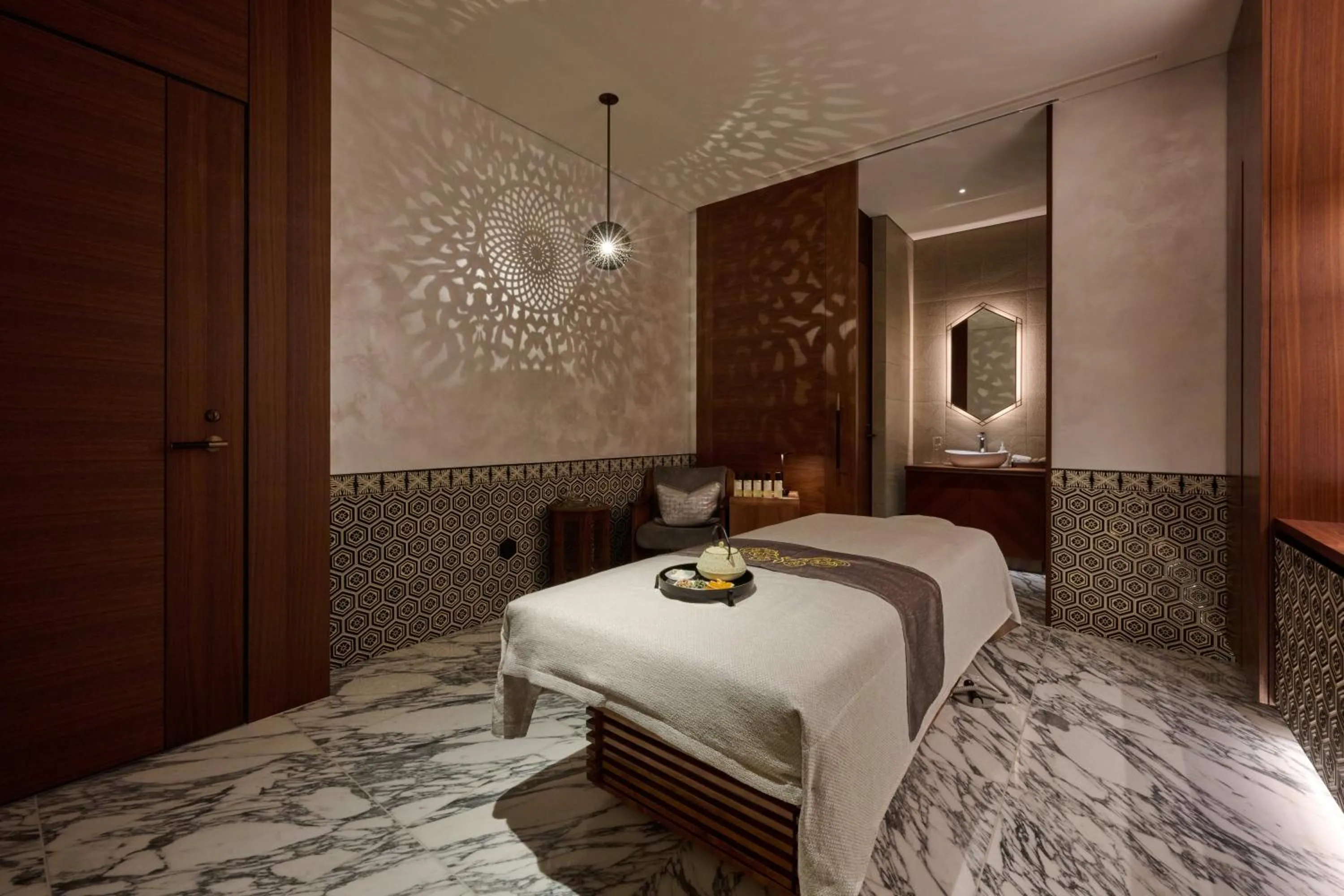 Spa and wellness centre/facilities, Bed in Espacio Nagoya Castle