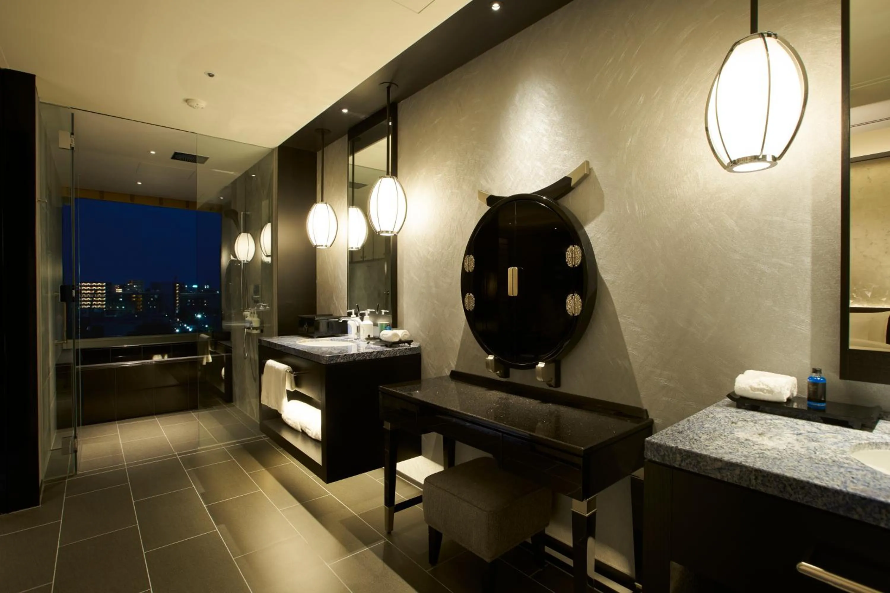 Bathroom, Bed in Espacio Nagoya Castle