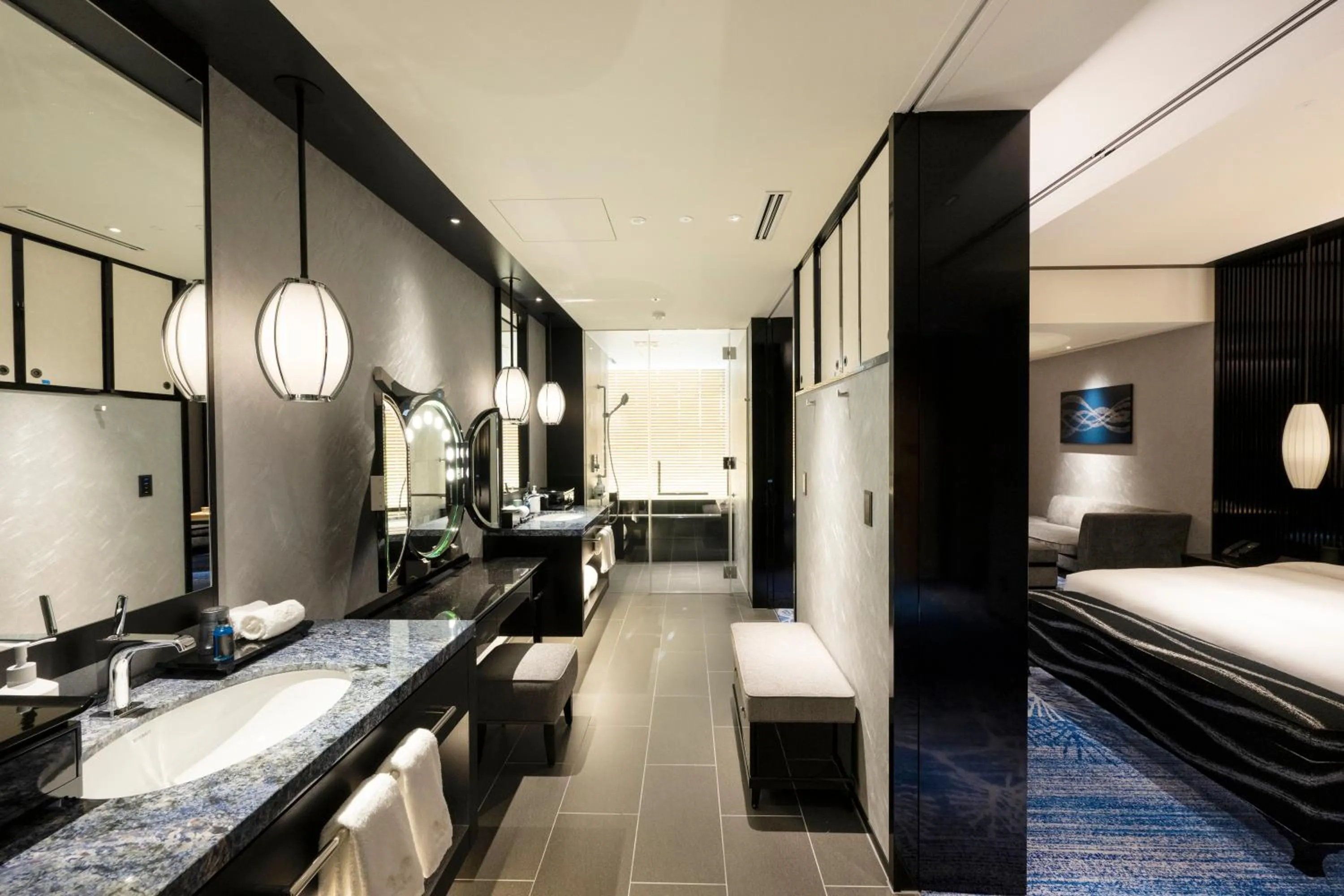 Bathroom, Bed in Espacio Nagoya Castle