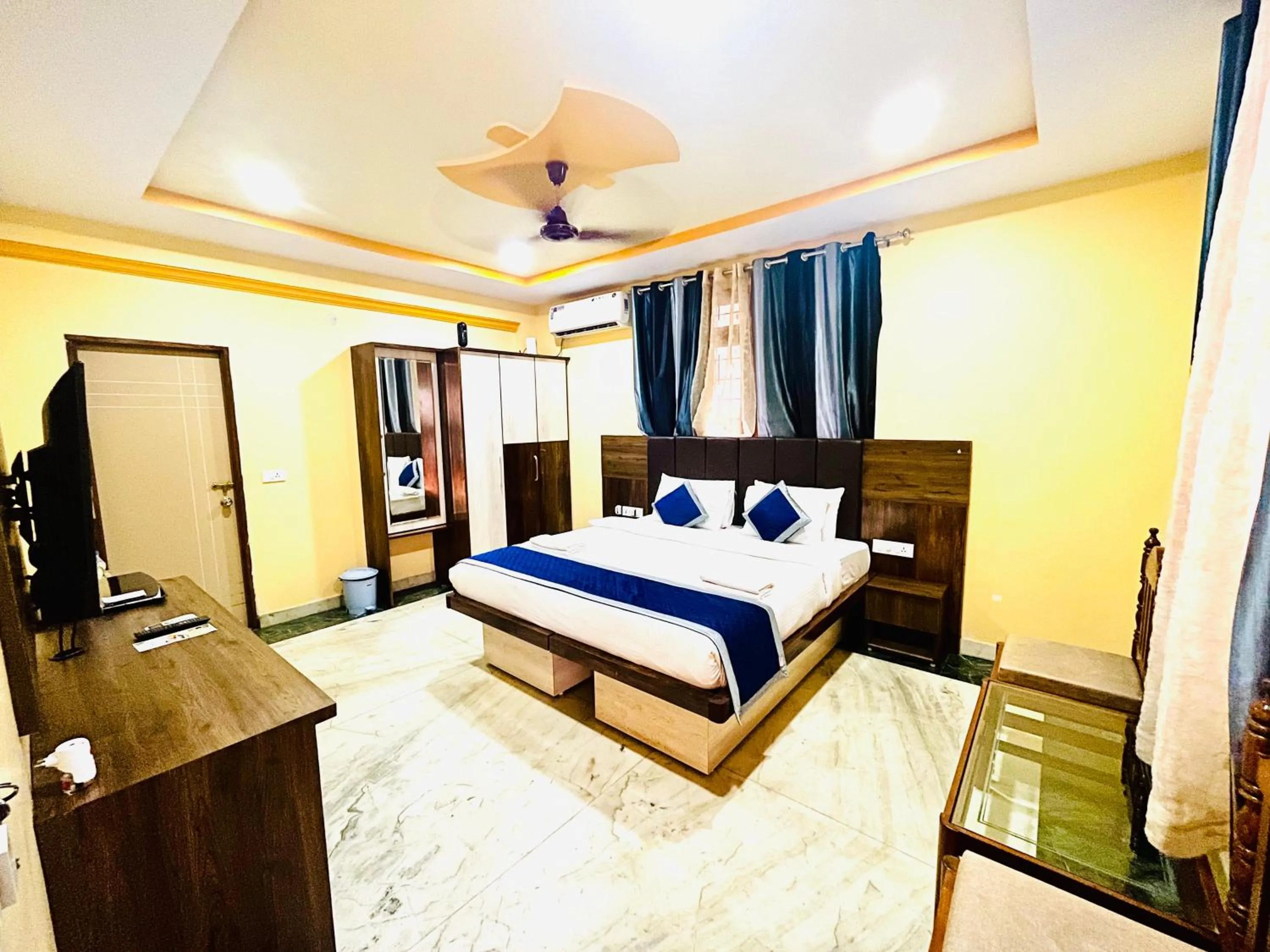 Photo of the whole room, Bed in Raj Samudra Hotel and Spa