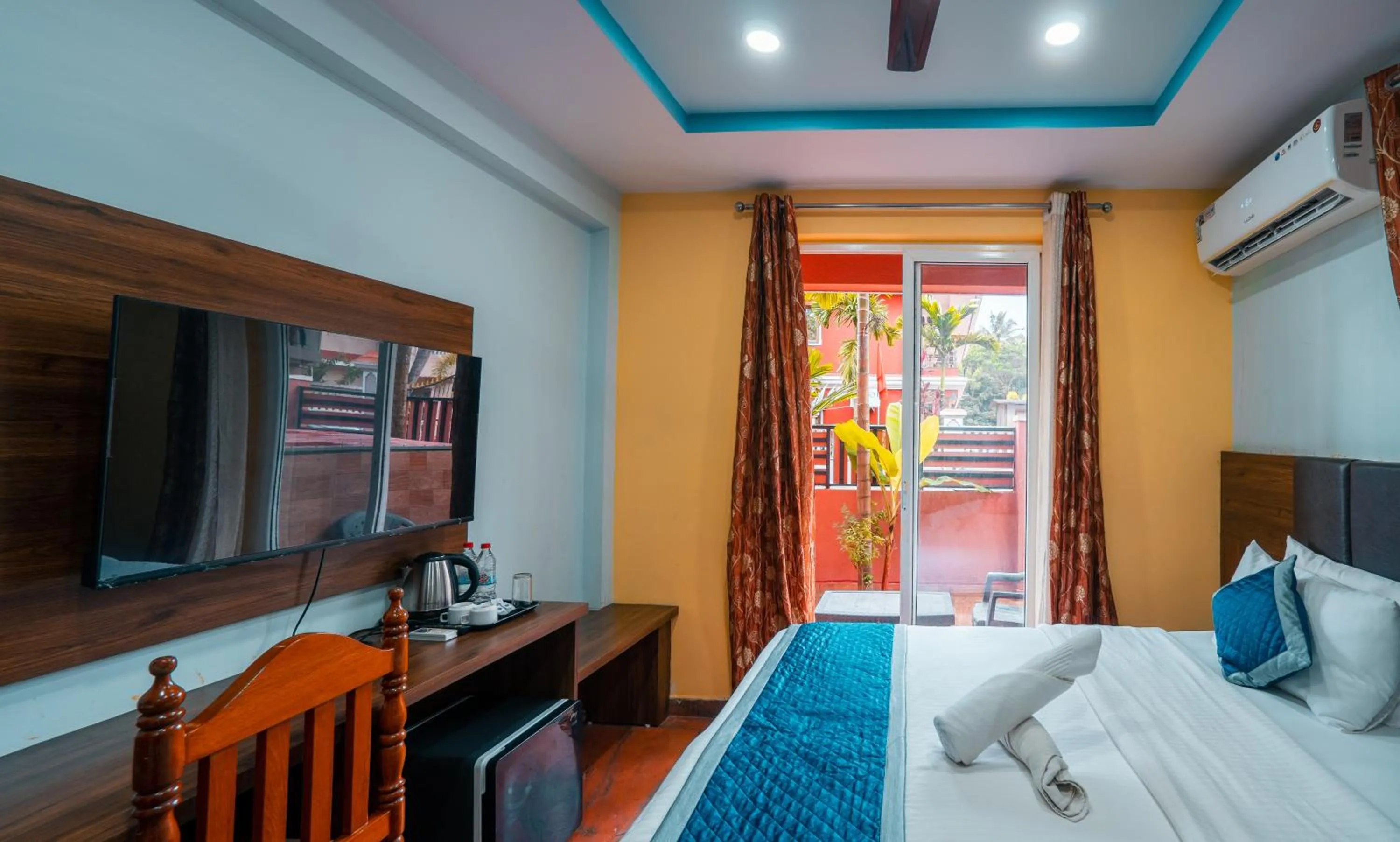 TV and multimedia, Bed in Raj Samudra Hotel and Spa