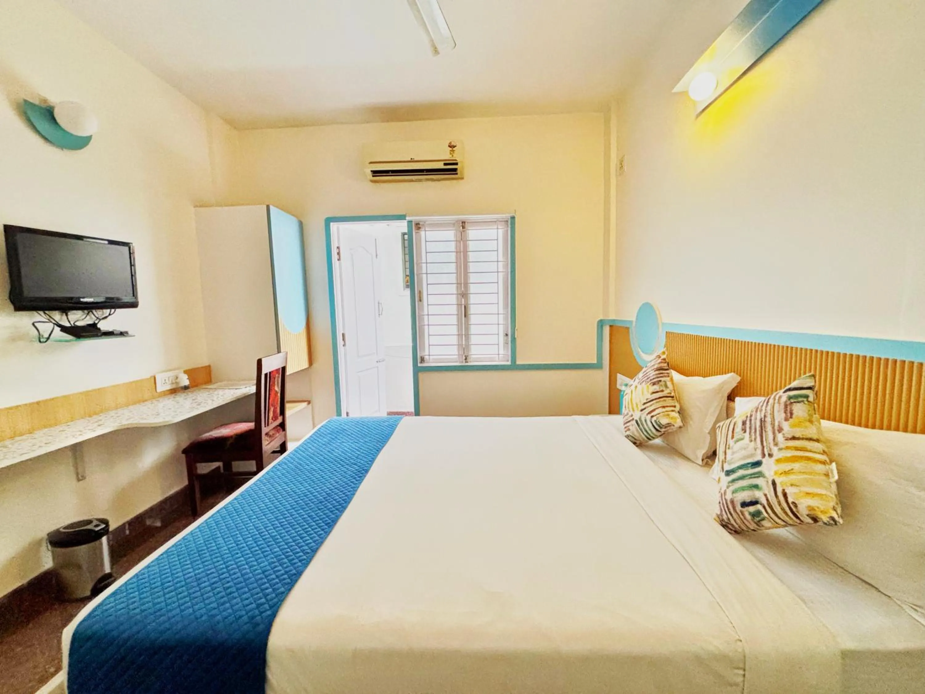 Bed in Mystic Felicity Inn