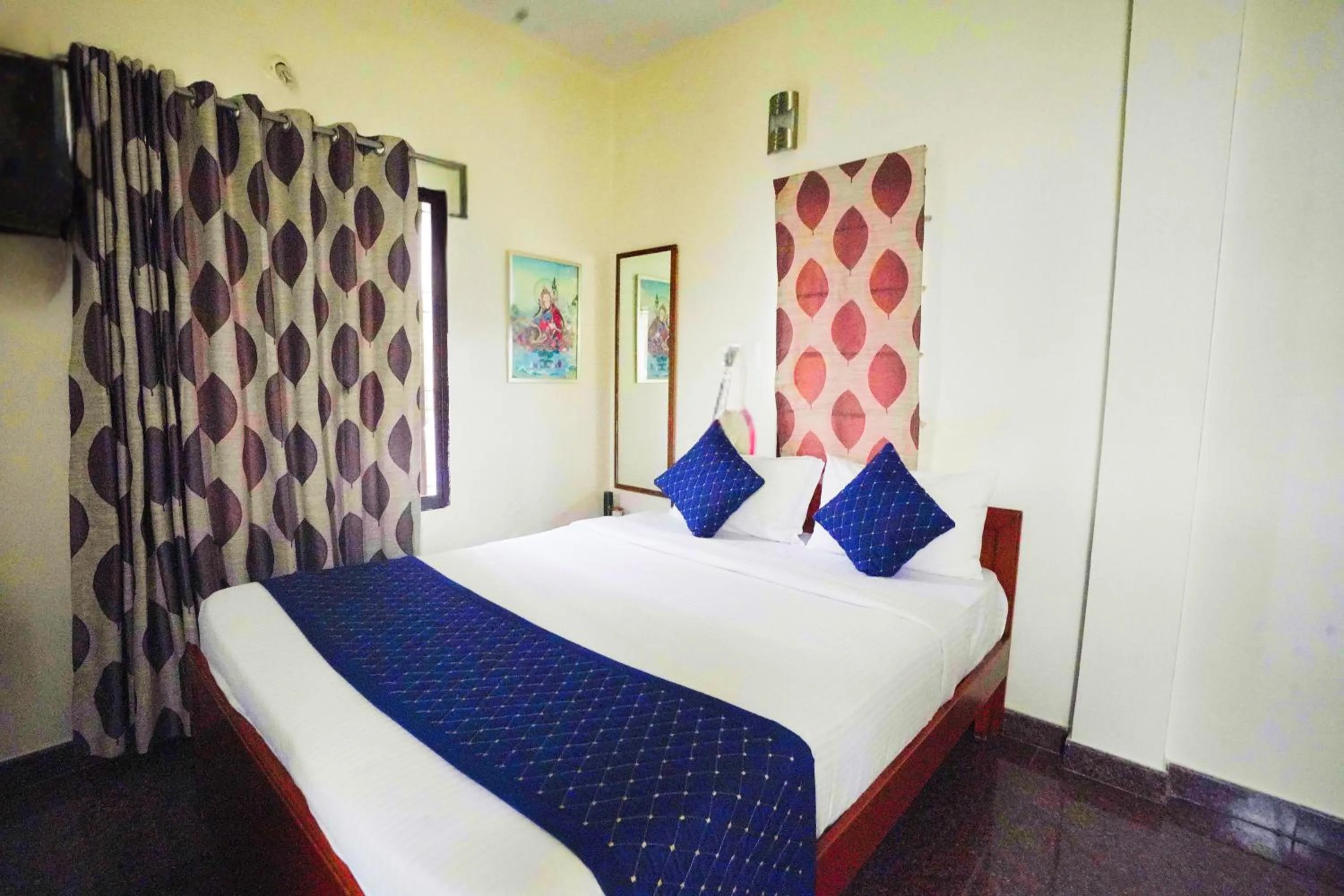 Bed in Mystic Felicity Inn