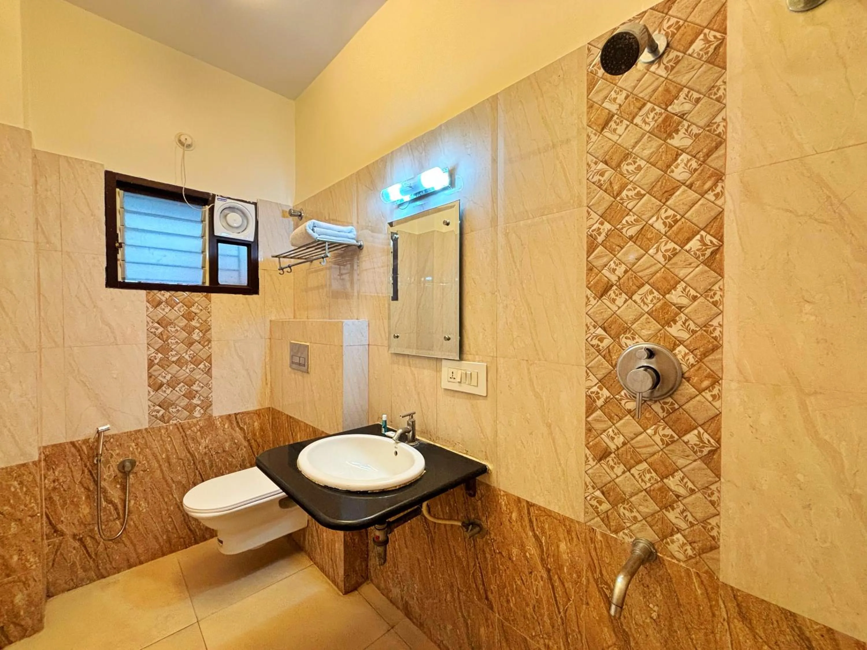 Bathroom in Mystic Felicity Inn