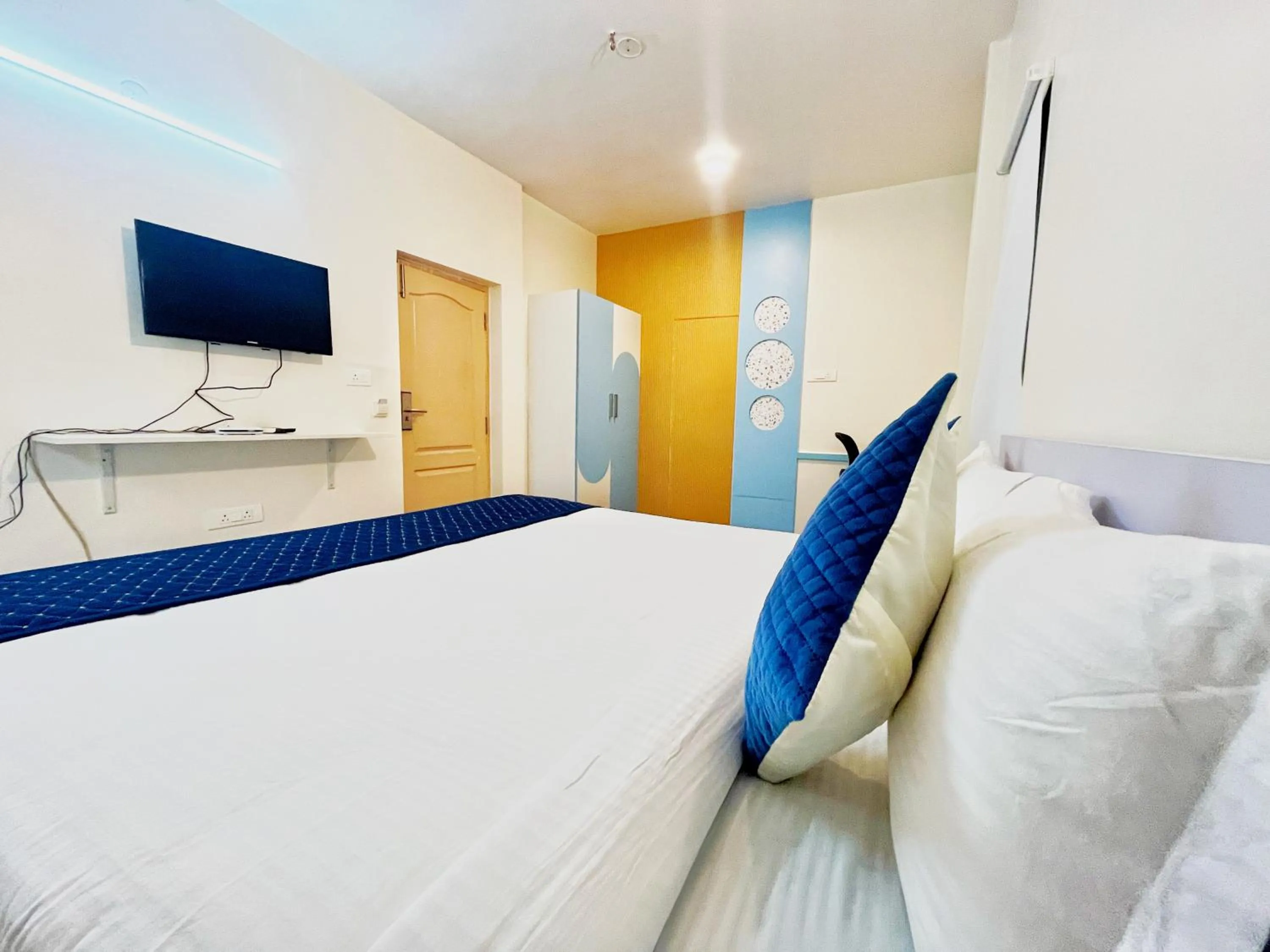 Bed in Mystic Felicity Inn