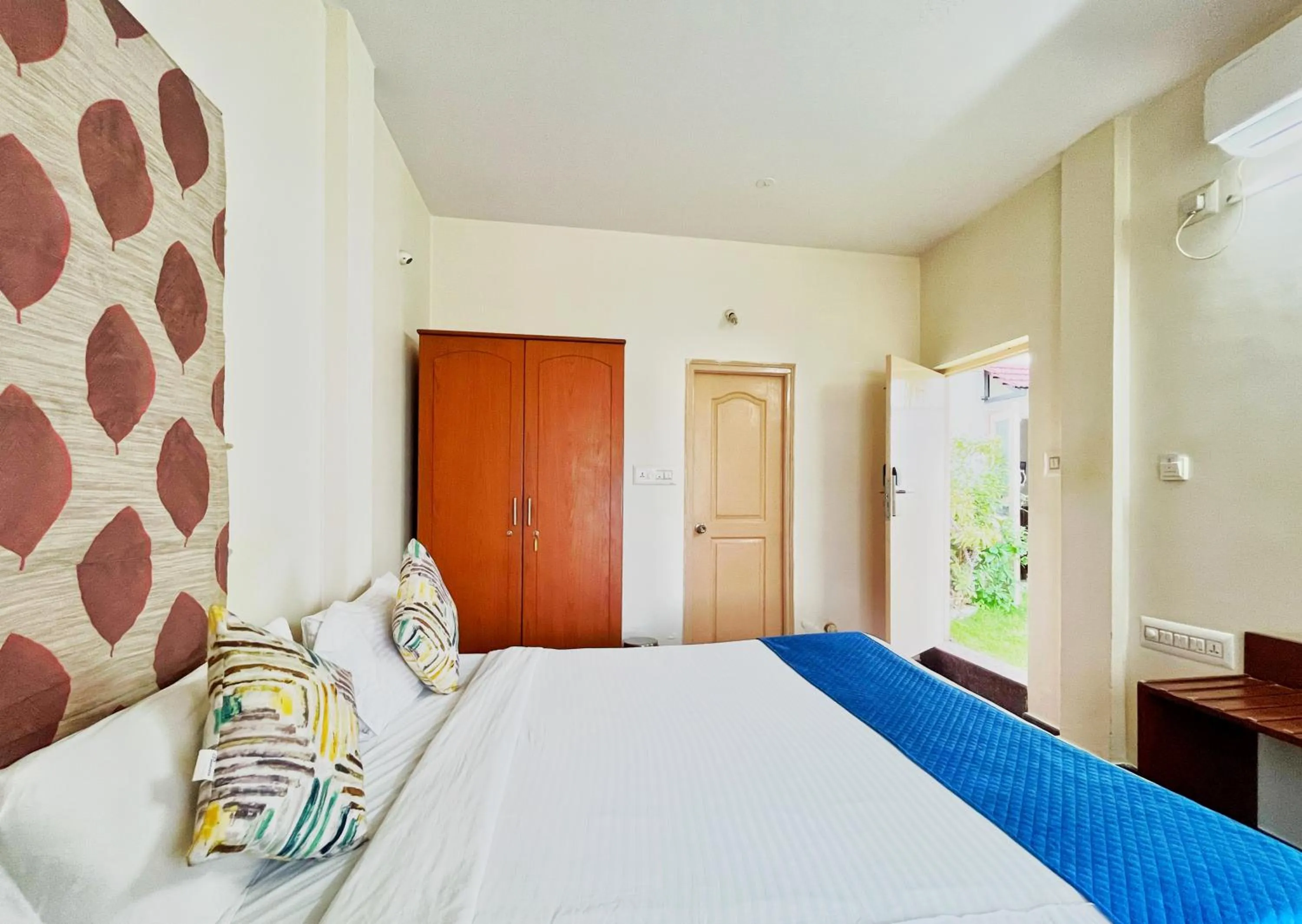 Bed in Mystic Felicity Inn