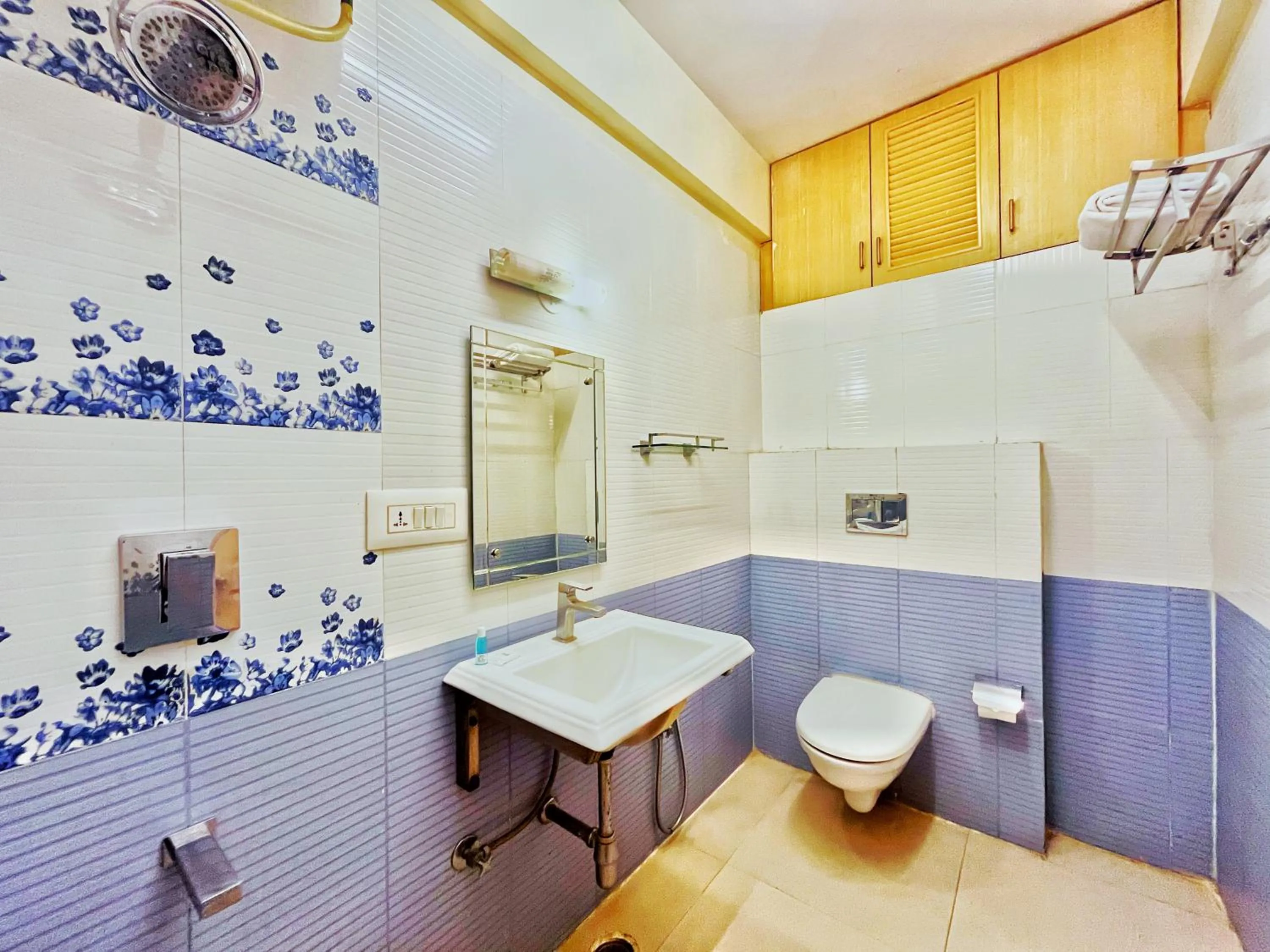 Bathroom in Mystic Felicity Inn