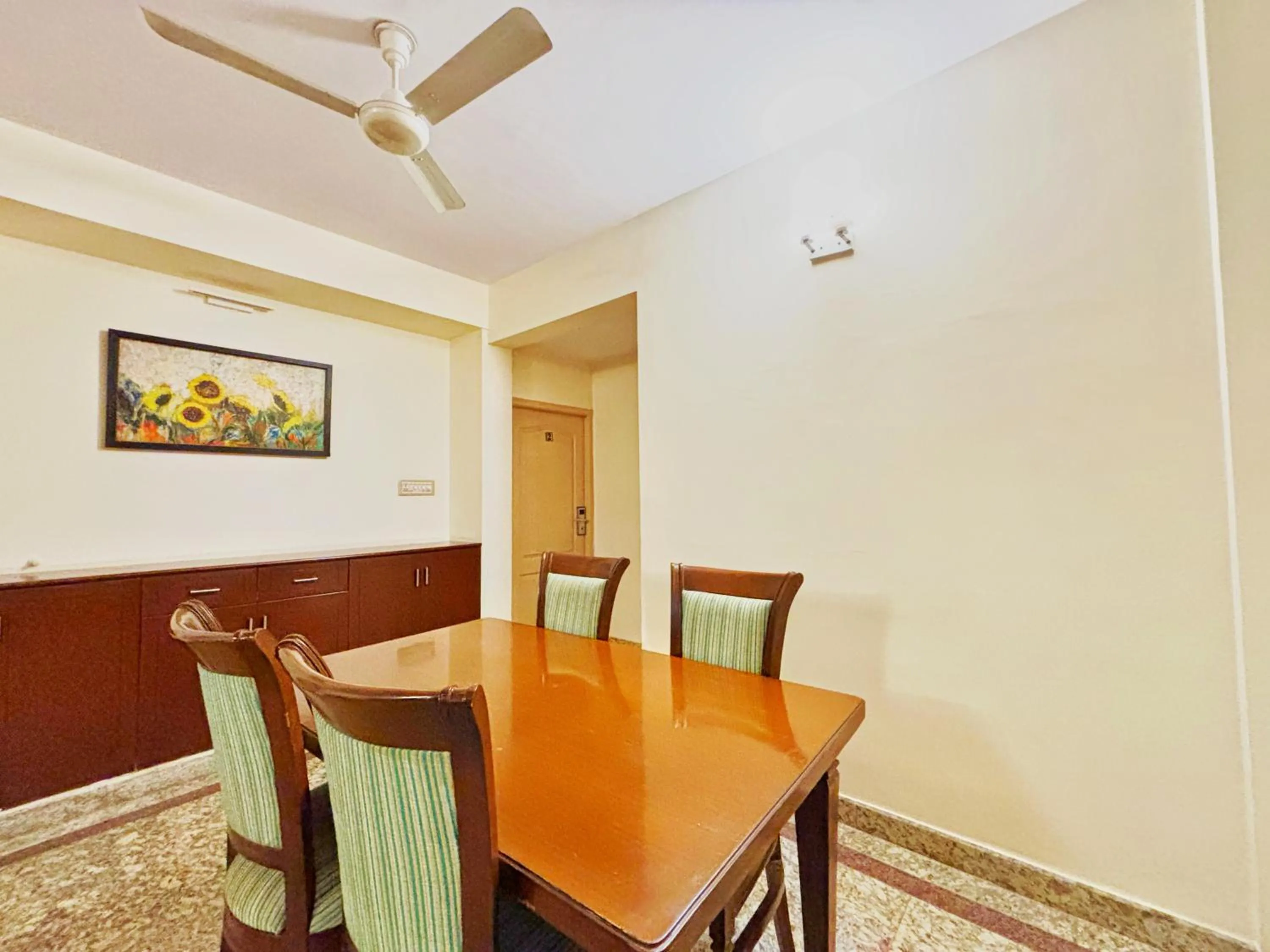 Dining area in Mystic Felicity Inn