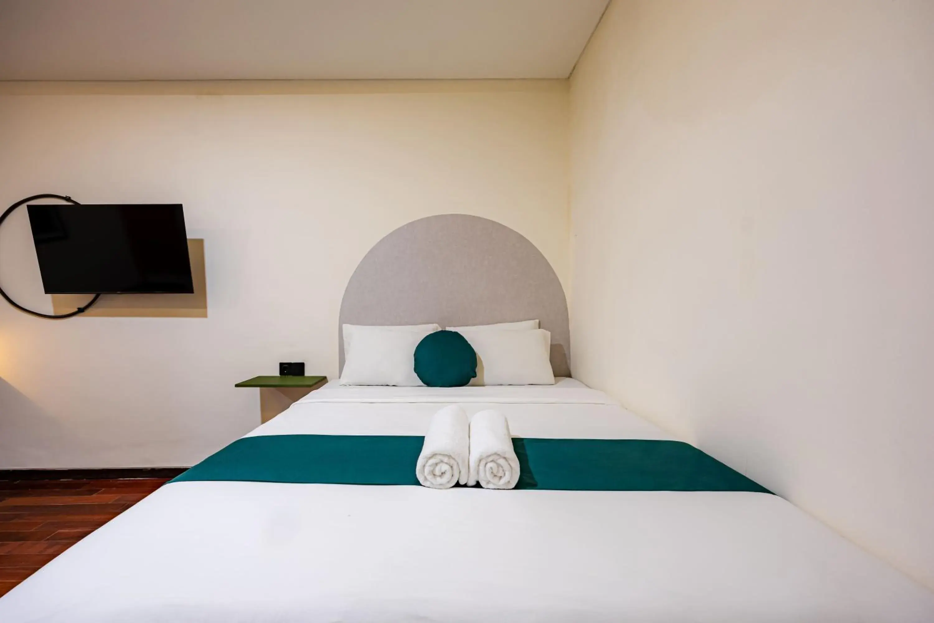 Bedroom, Bed in Cove The Cave Bedroom, Bed in Cove The Cave