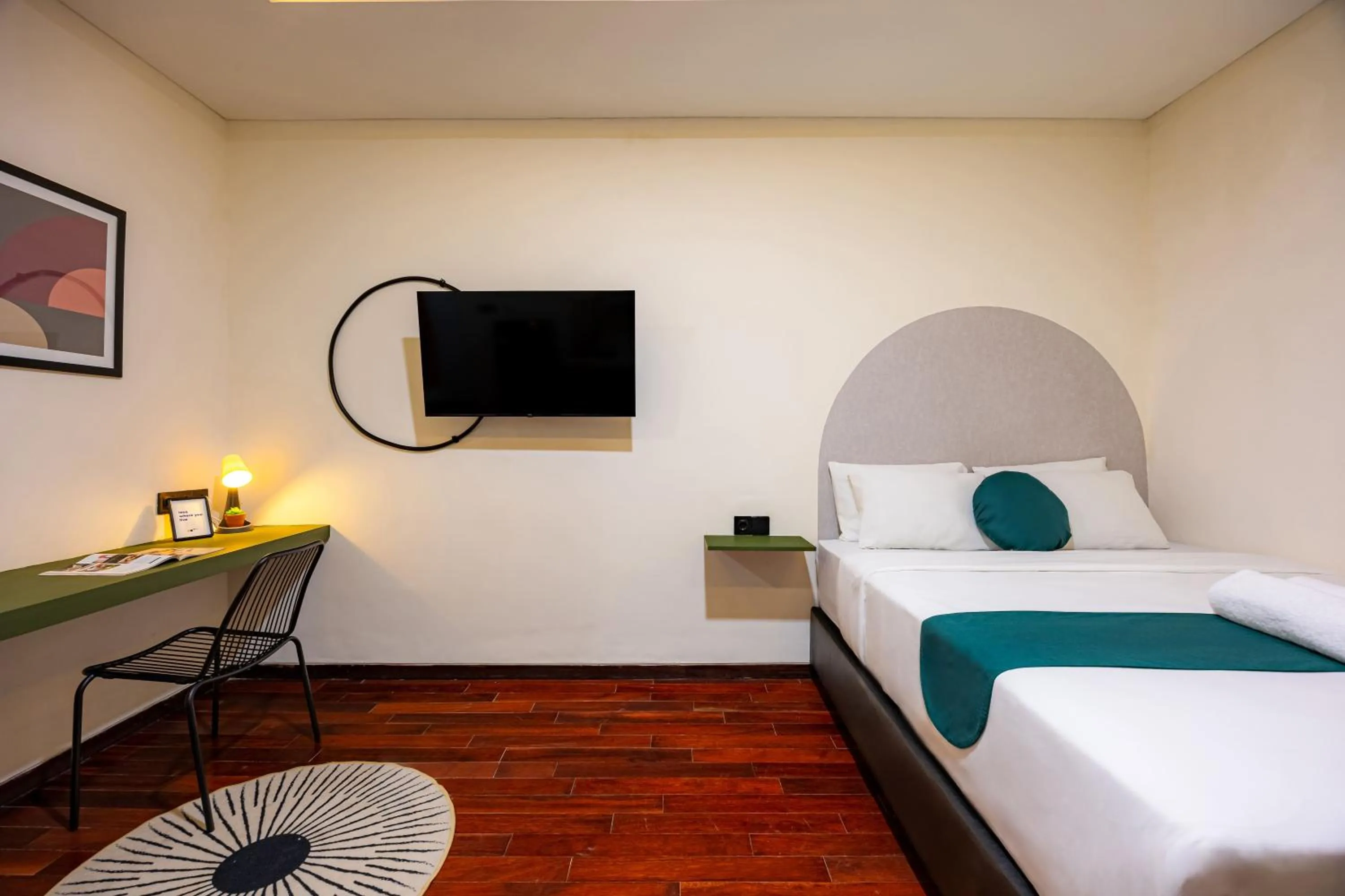 Bedroom, Bed in Cove The Cave