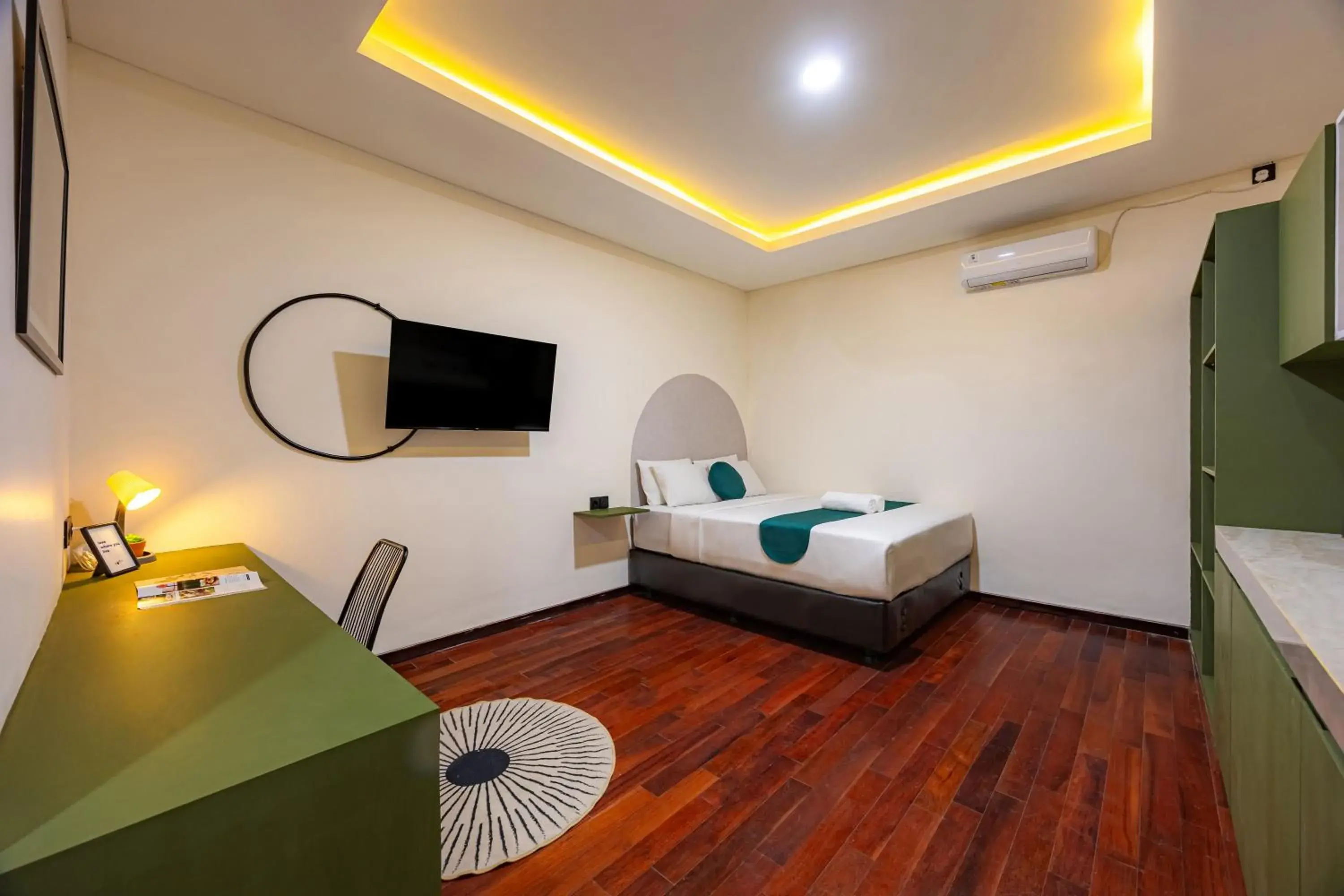 Bedroom, Bed in Cove The Cave Bedroom, Bed in Cove The Cave