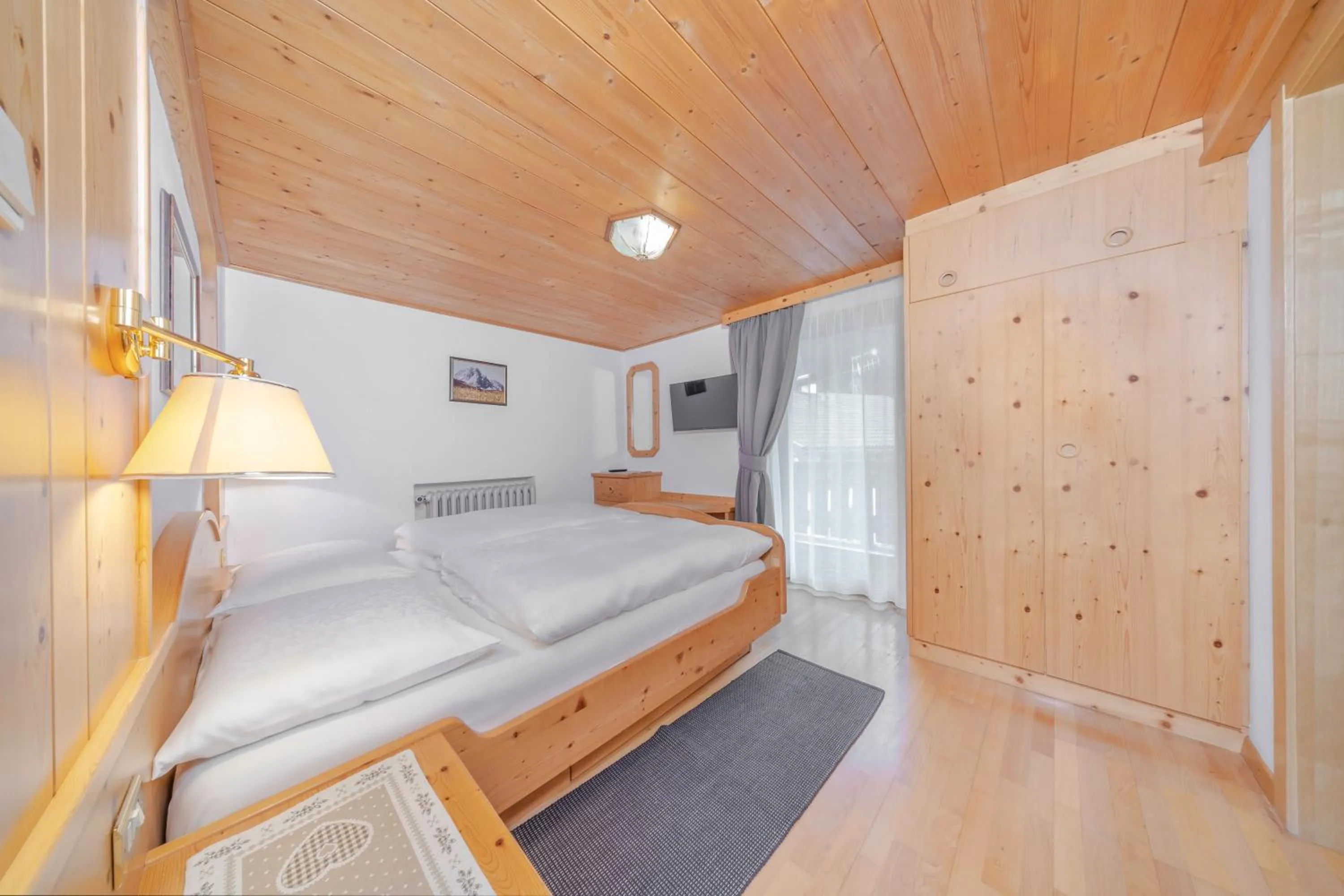 Photo of the whole room, Bed in Garni Tramans