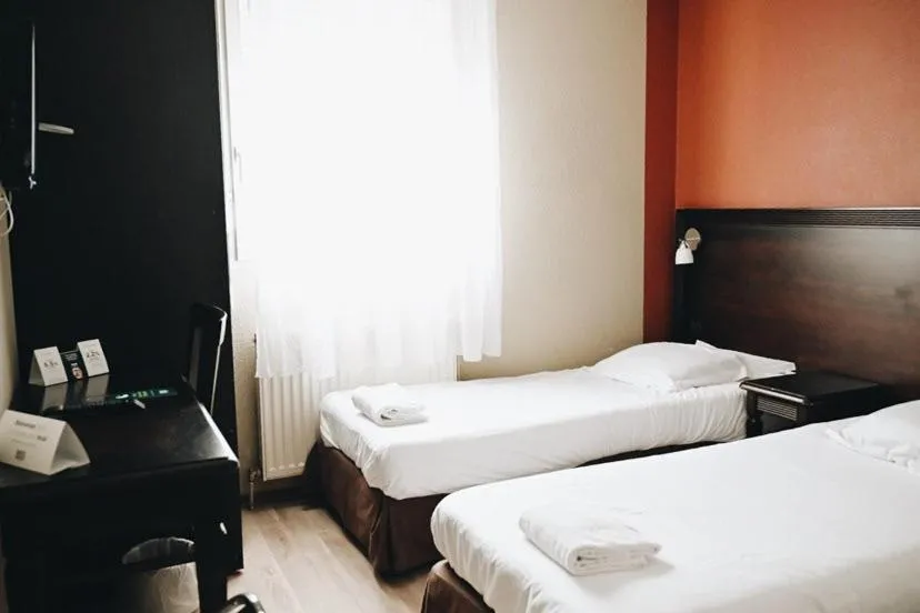 Twin Room in Logis Hôtel Nova RENOVE - Villefranche sur Saône