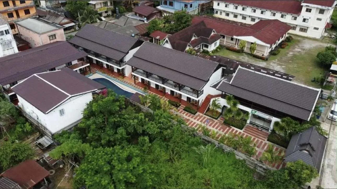 Property building in Vangvieng Night Market Resort