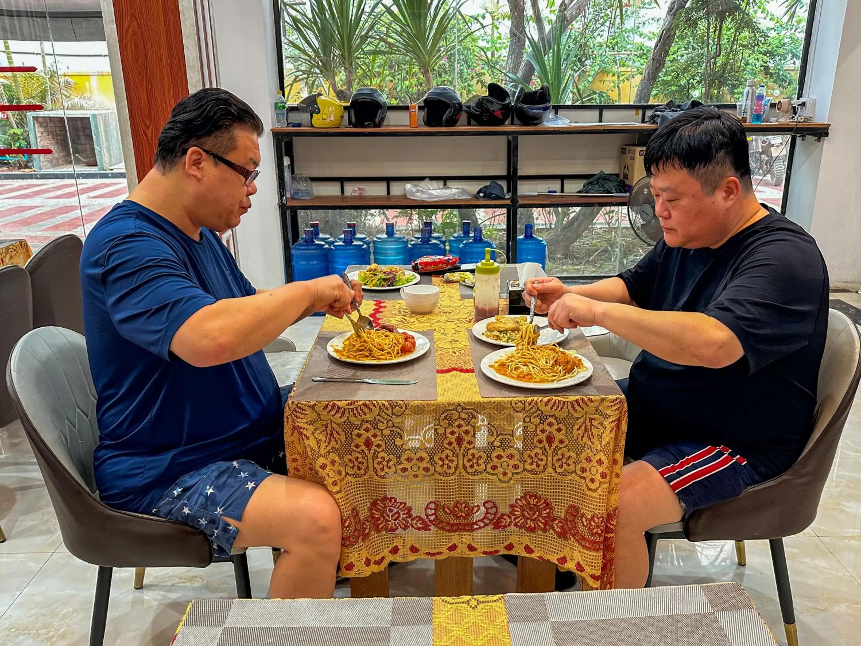Breakfast in Vangvieng Night Market Resort