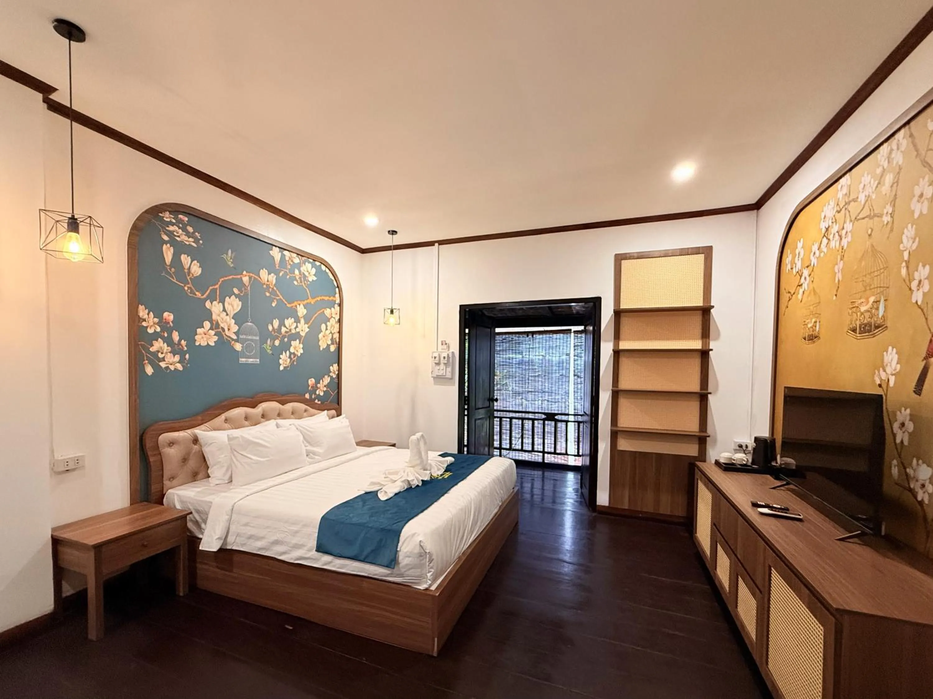 Bed in Vangvieng Night Market Resort