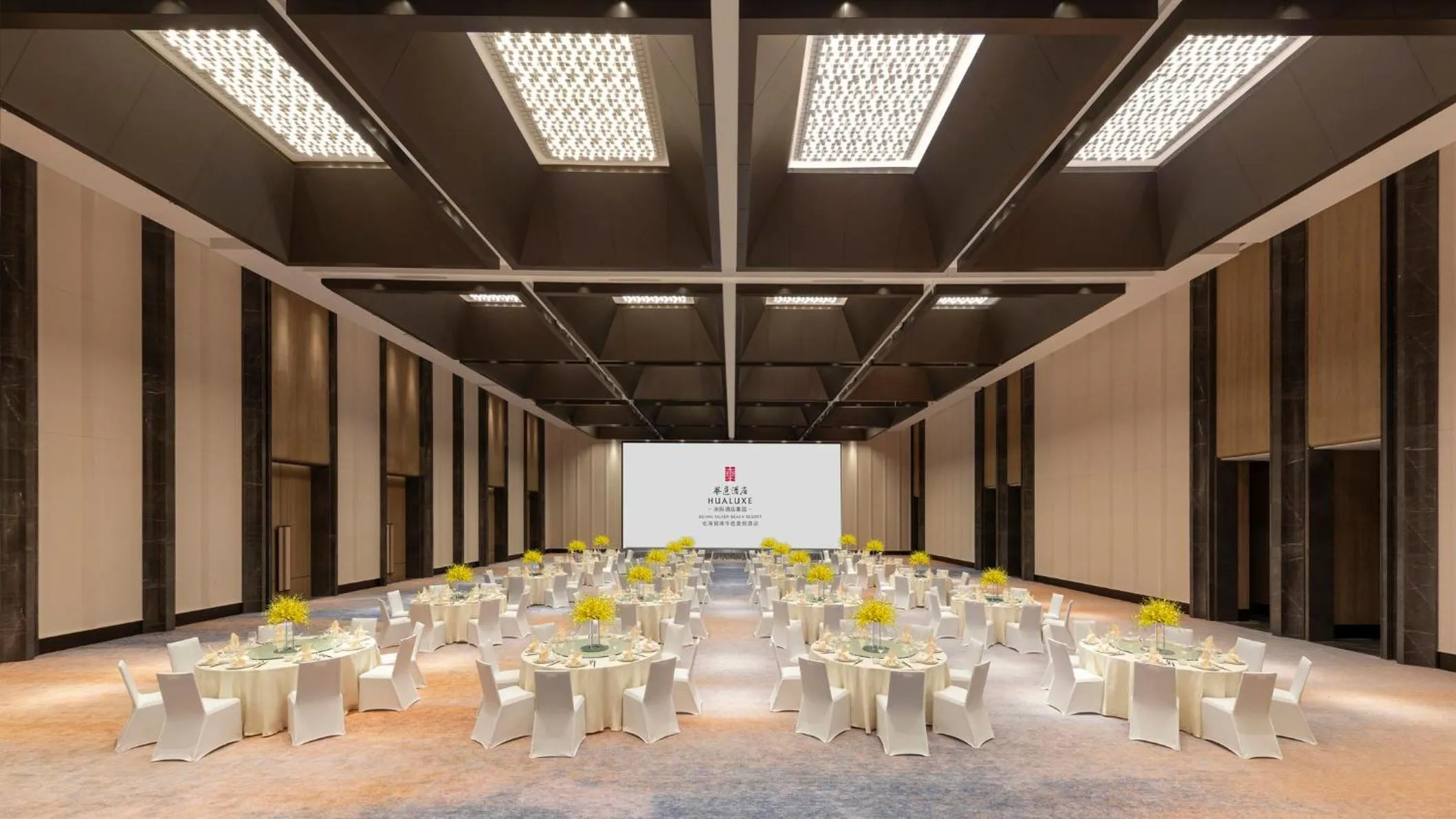 Banquet/Function facilities in HUALUXE Beihai Silver Beach Resort by IHG