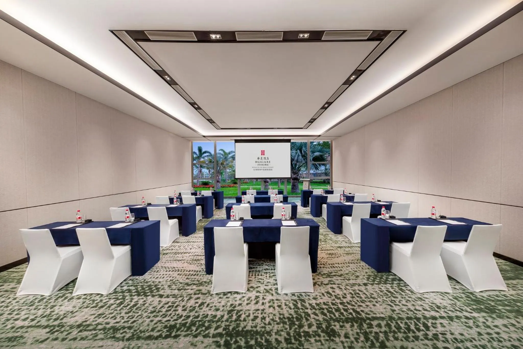 Meeting/conference room in HUALUXE Beihai Silver Beach Resort by IHG