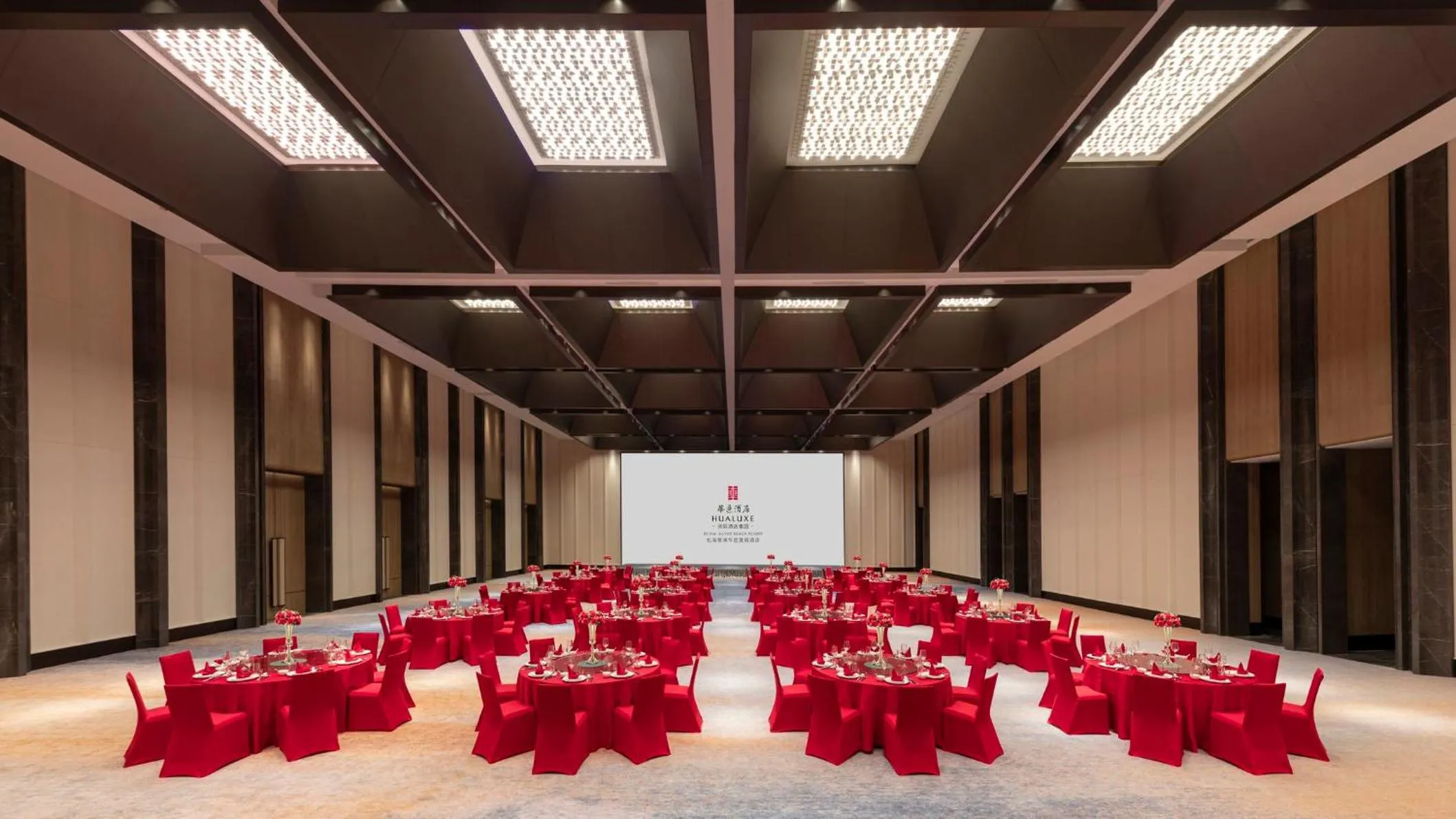 Banquet/Function facilities in HUALUXE Beihai Silver Beach Resort by IHG