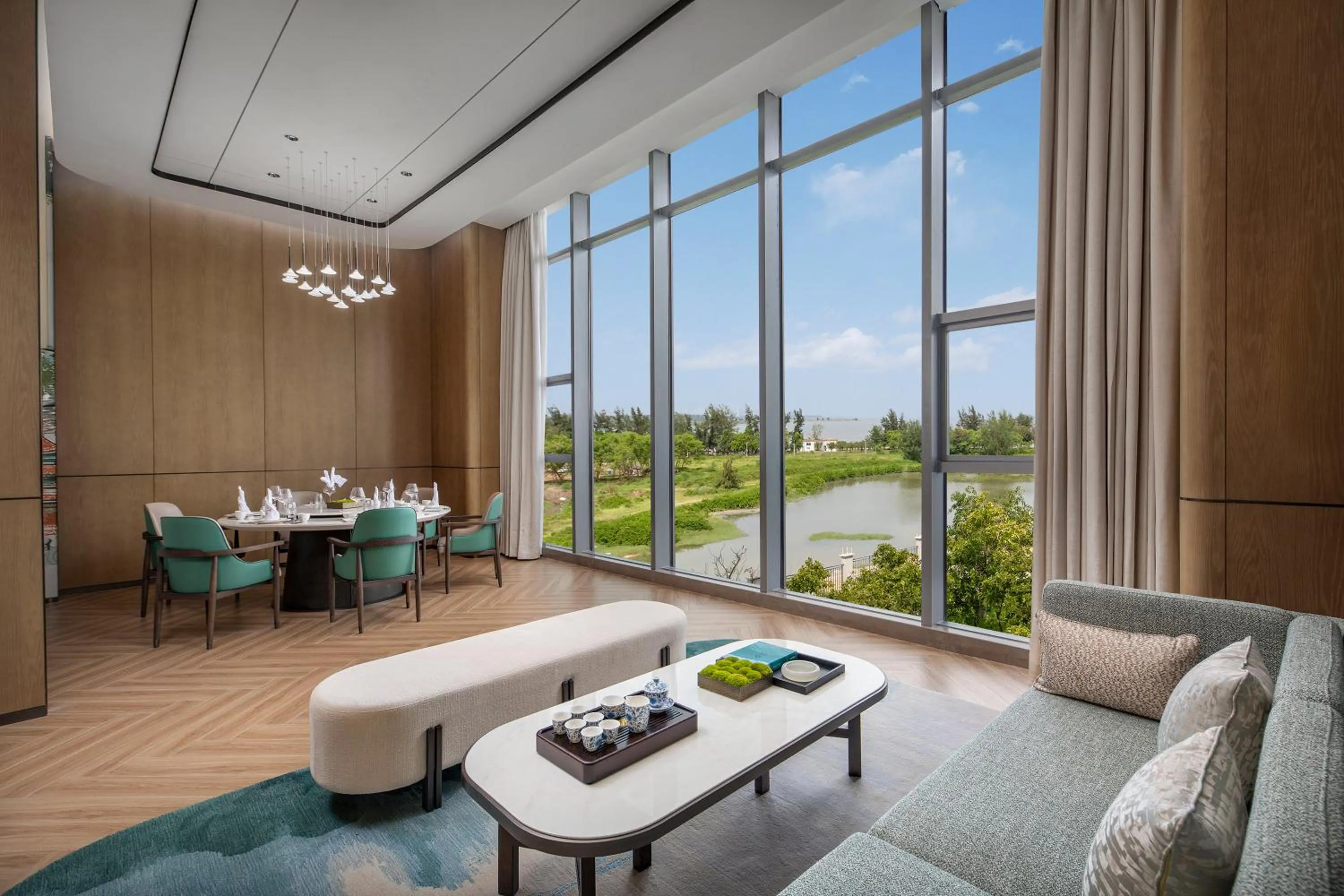 Restaurant/places to eat in HUALUXE Beihai Silver Beach Resort by IHG