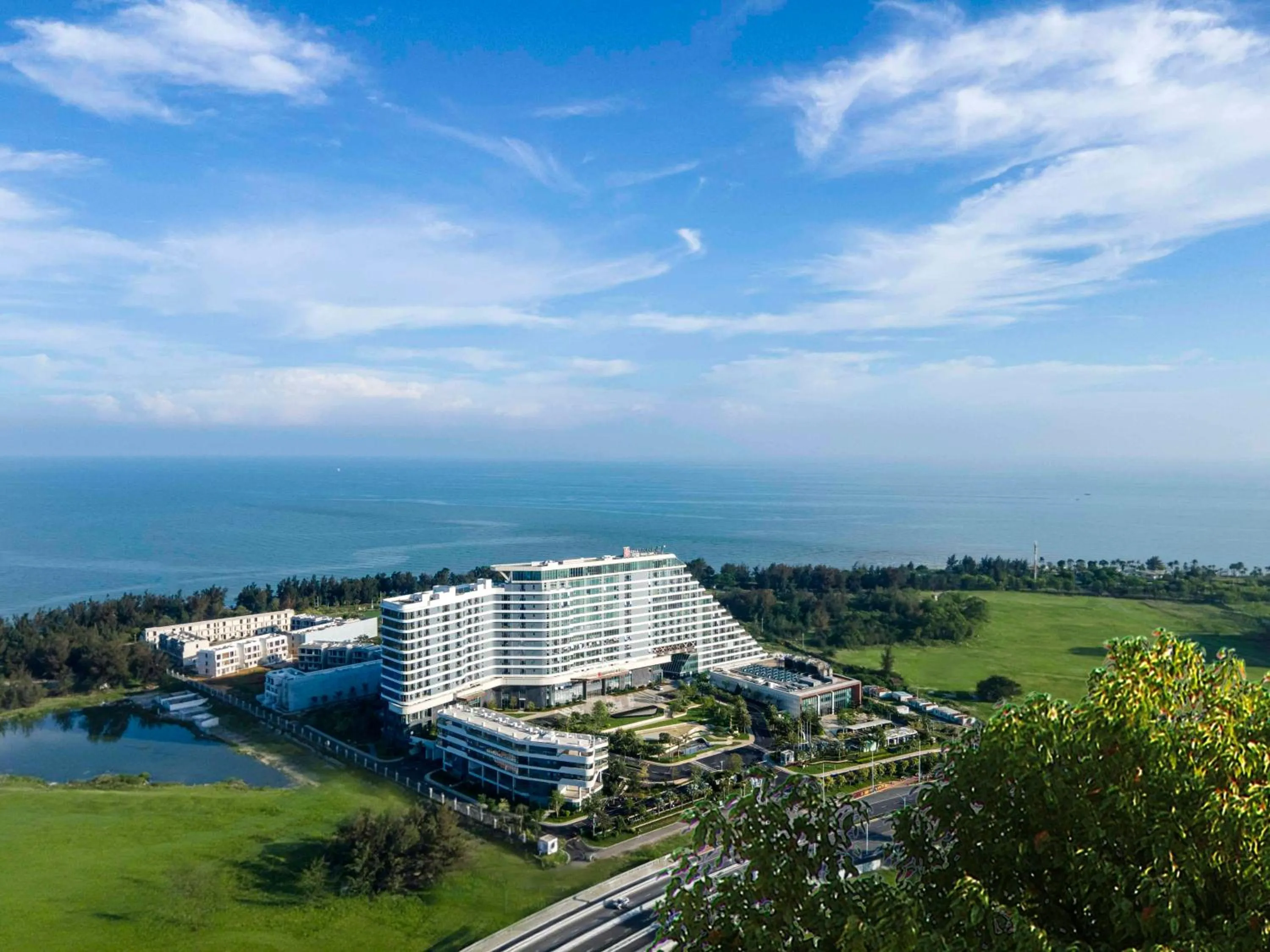 Property building in HUALUXE Beihai Silver Beach Resort by IHG