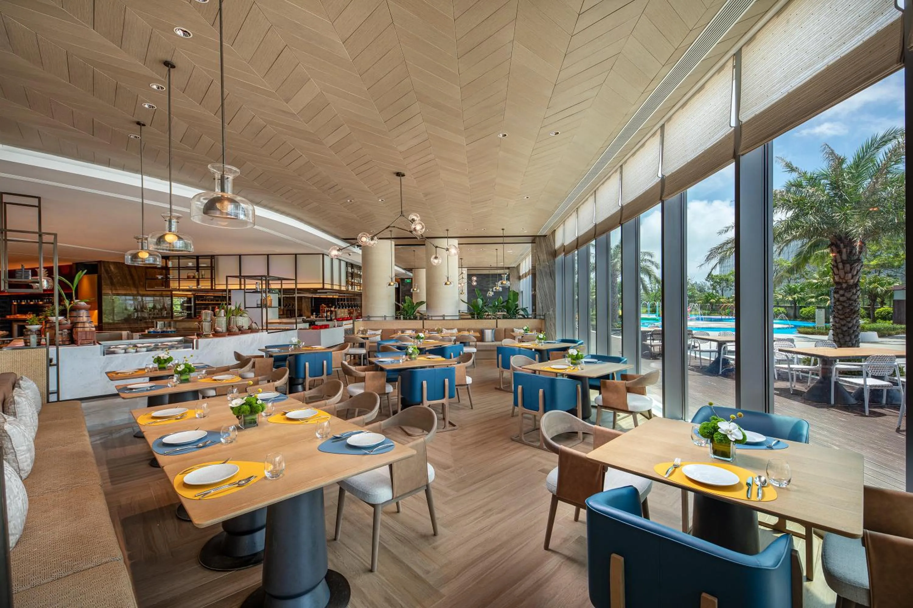 Restaurant/places to eat in HUALUXE Beihai Silver Beach Resort by IHG