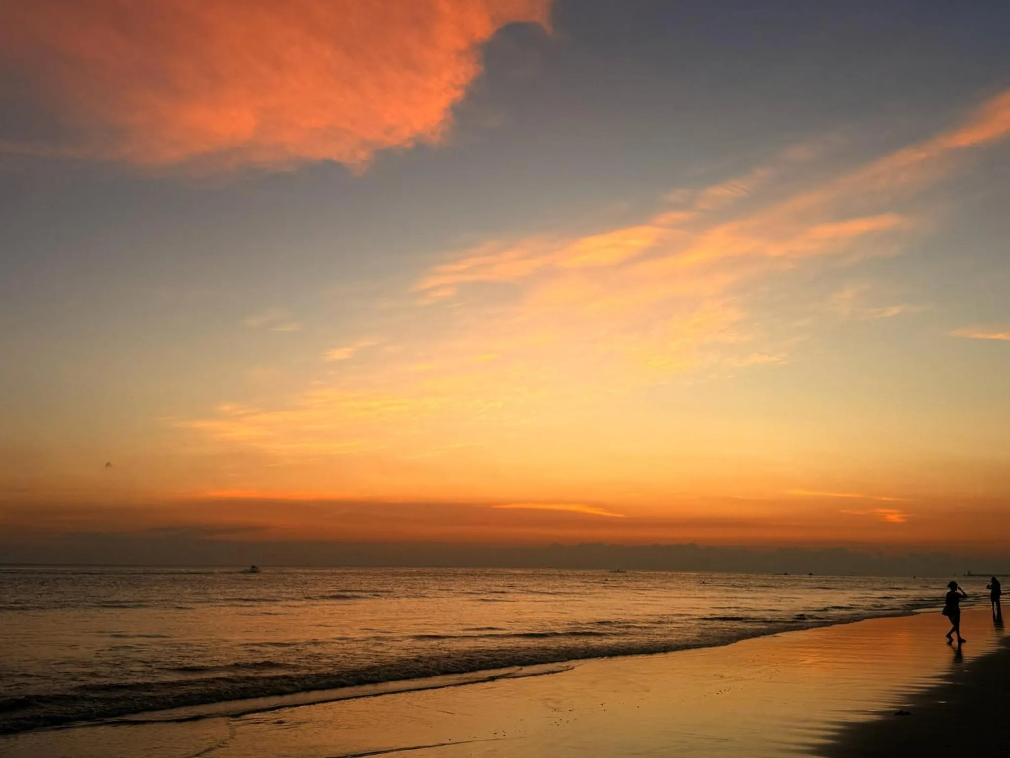 Property building in HUALUXE Beihai Silver Beach Resort by IHG