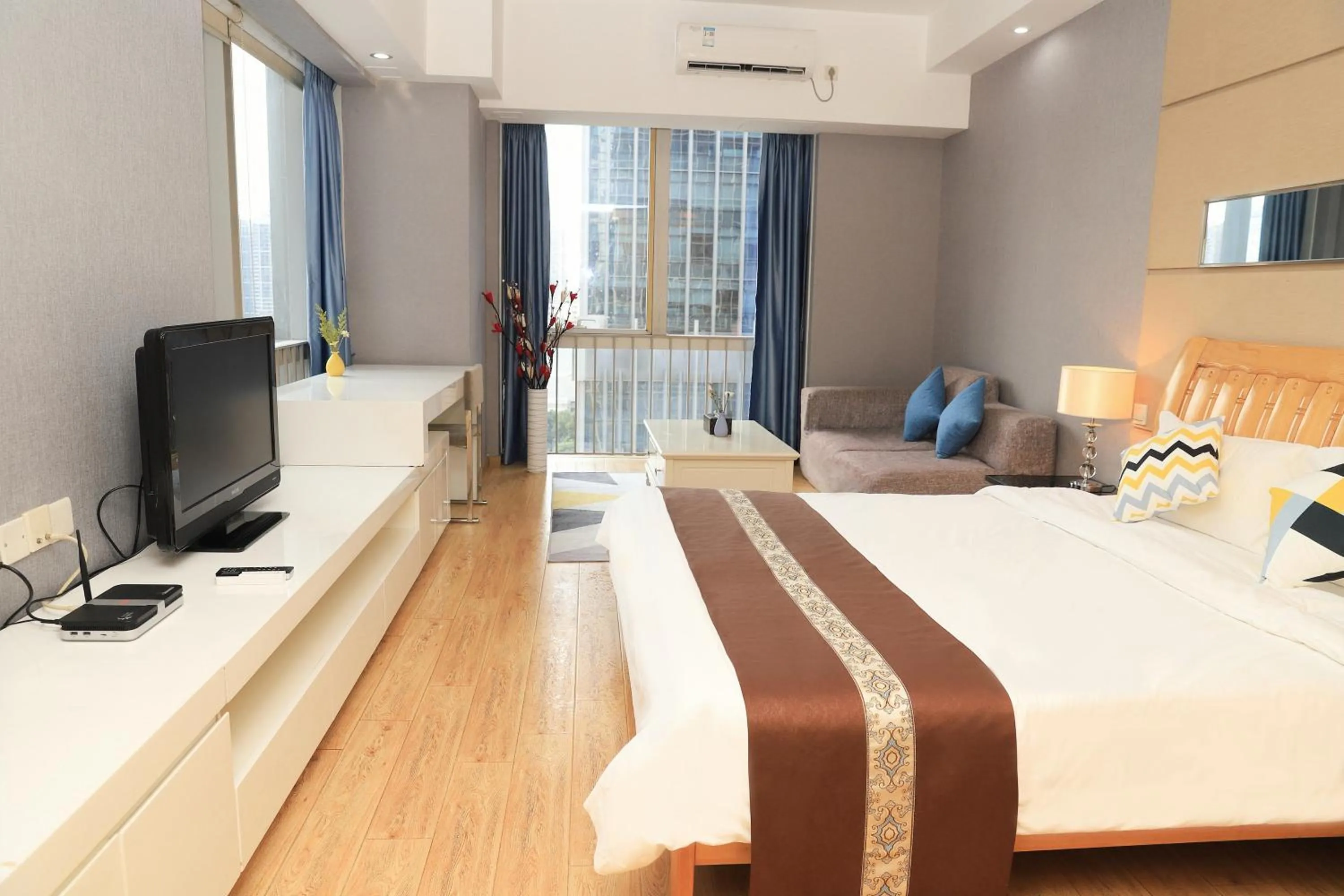 Deluxe Double Room in Jiayuan Executive ApartHotel Guangzhou Wuyangcun Metro Station Zhujiang New Town Branch