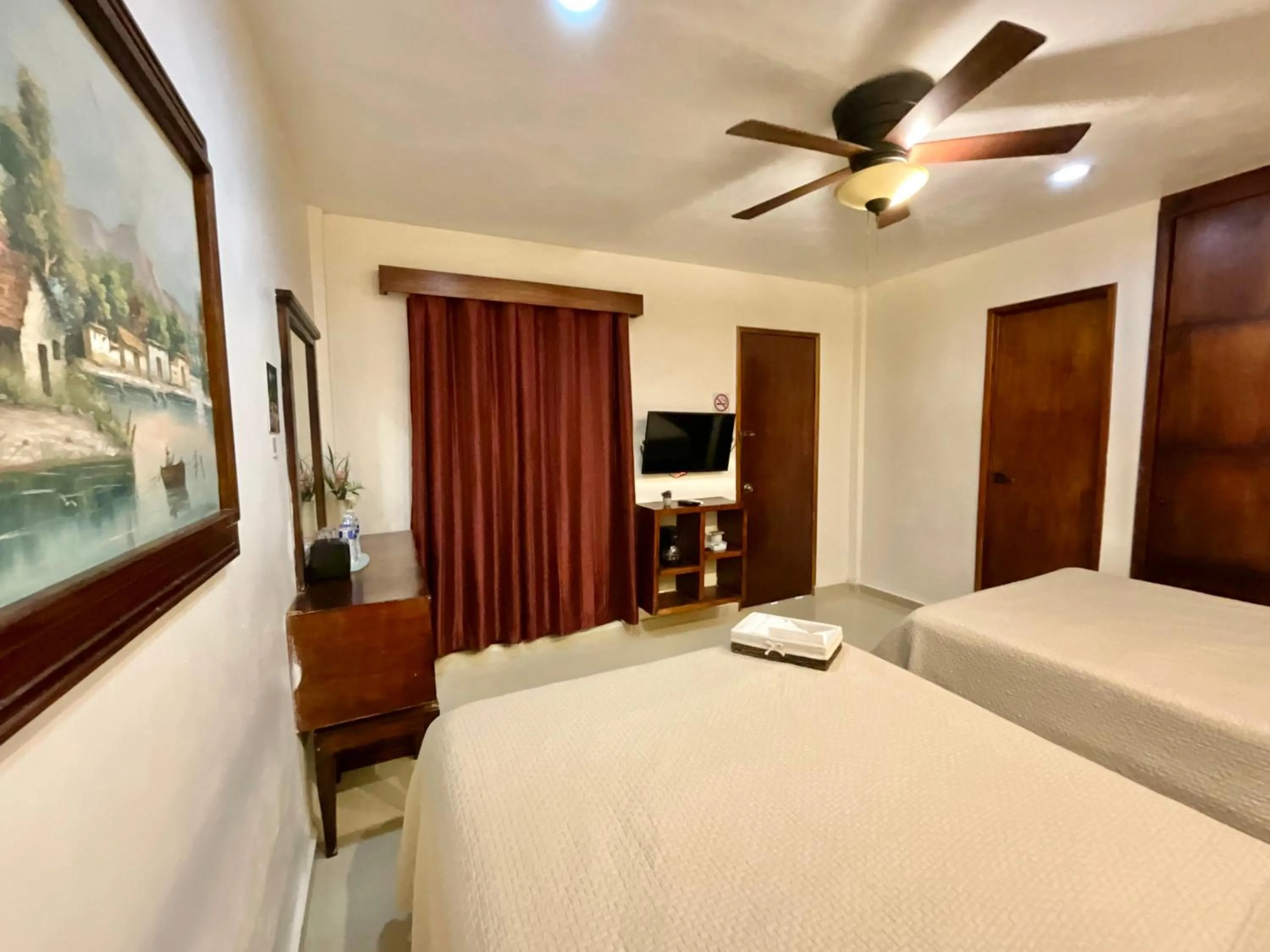 Photo of the whole room, Bed in El Zaguán Colonial by GuruHotel