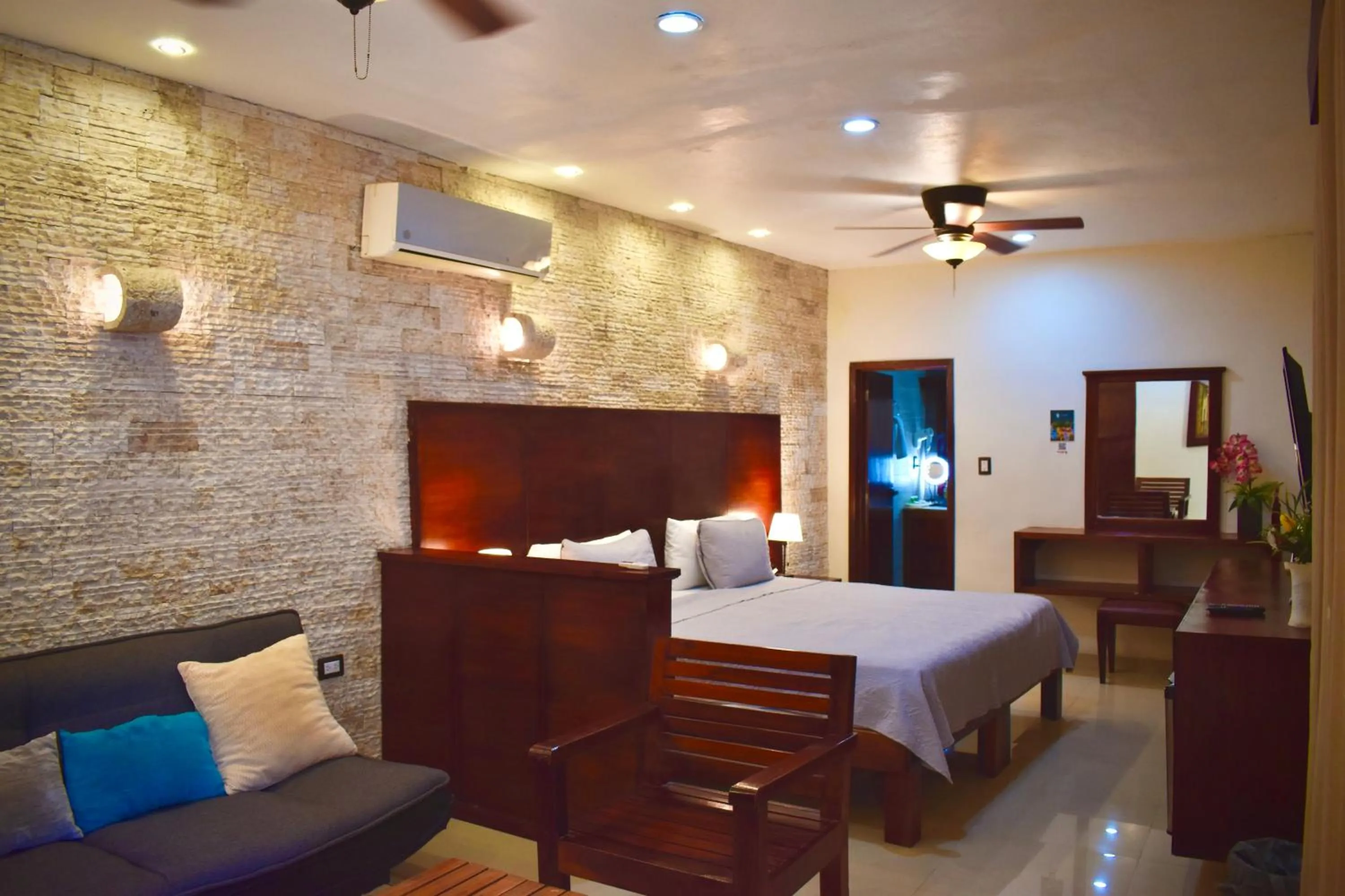 Bed in El Zaguán Colonial by GuruHotel