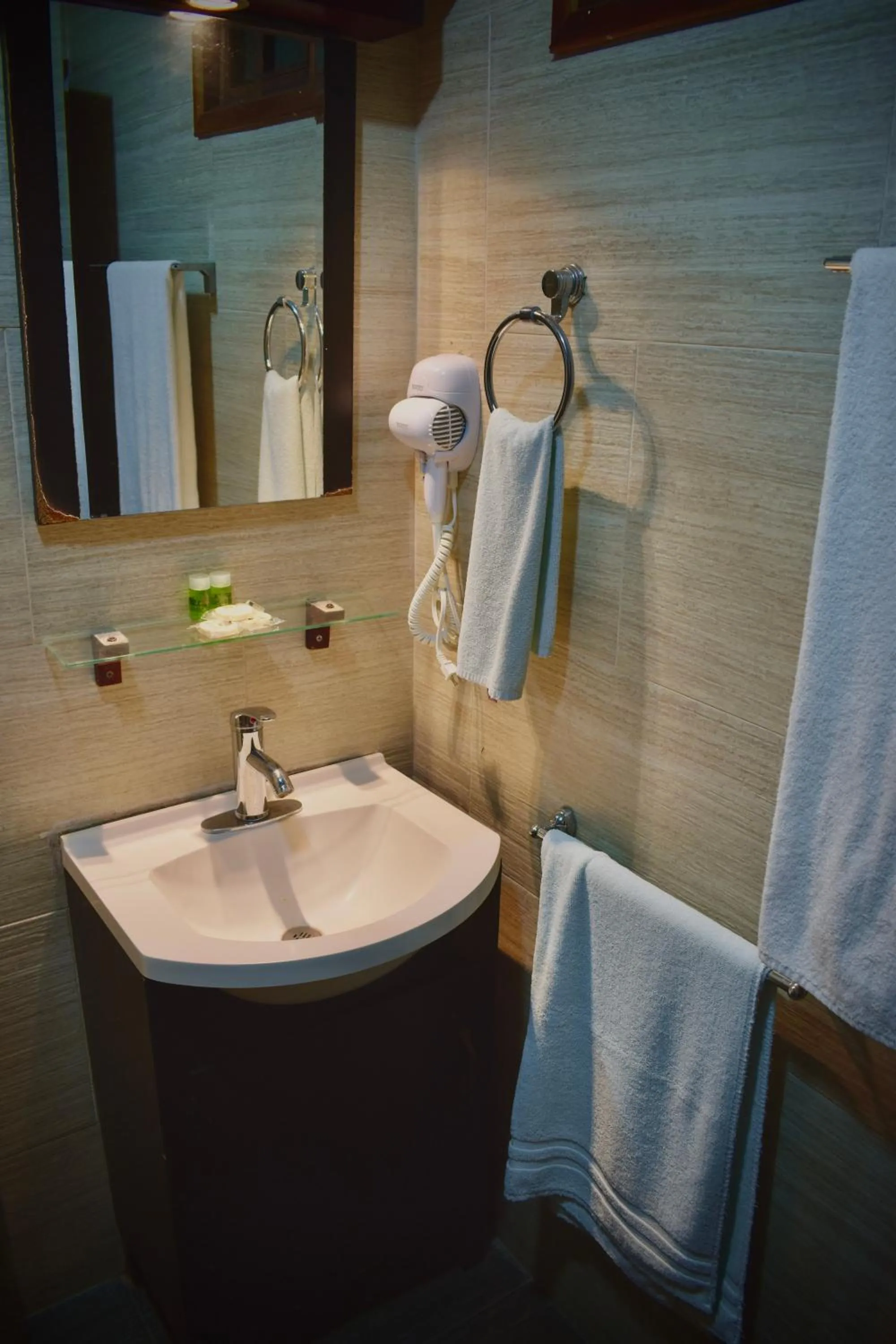 Bathroom in El Zaguán Colonial by GuruHotel